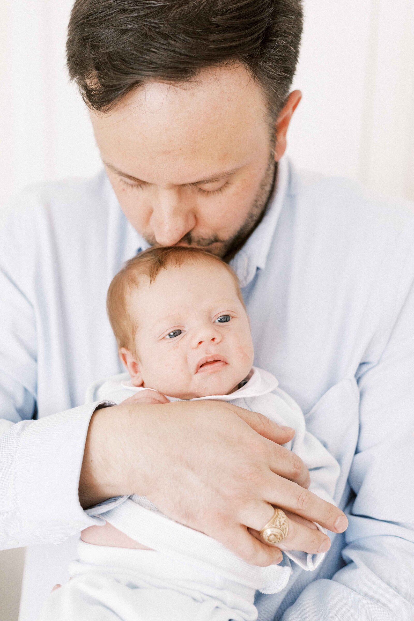 dad kissing baby's head in peoria illinois newborn photos 