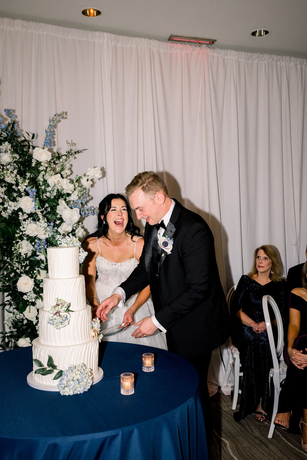 north-scottsdale-florist-cake-cutting-reception-sanctuary-resort