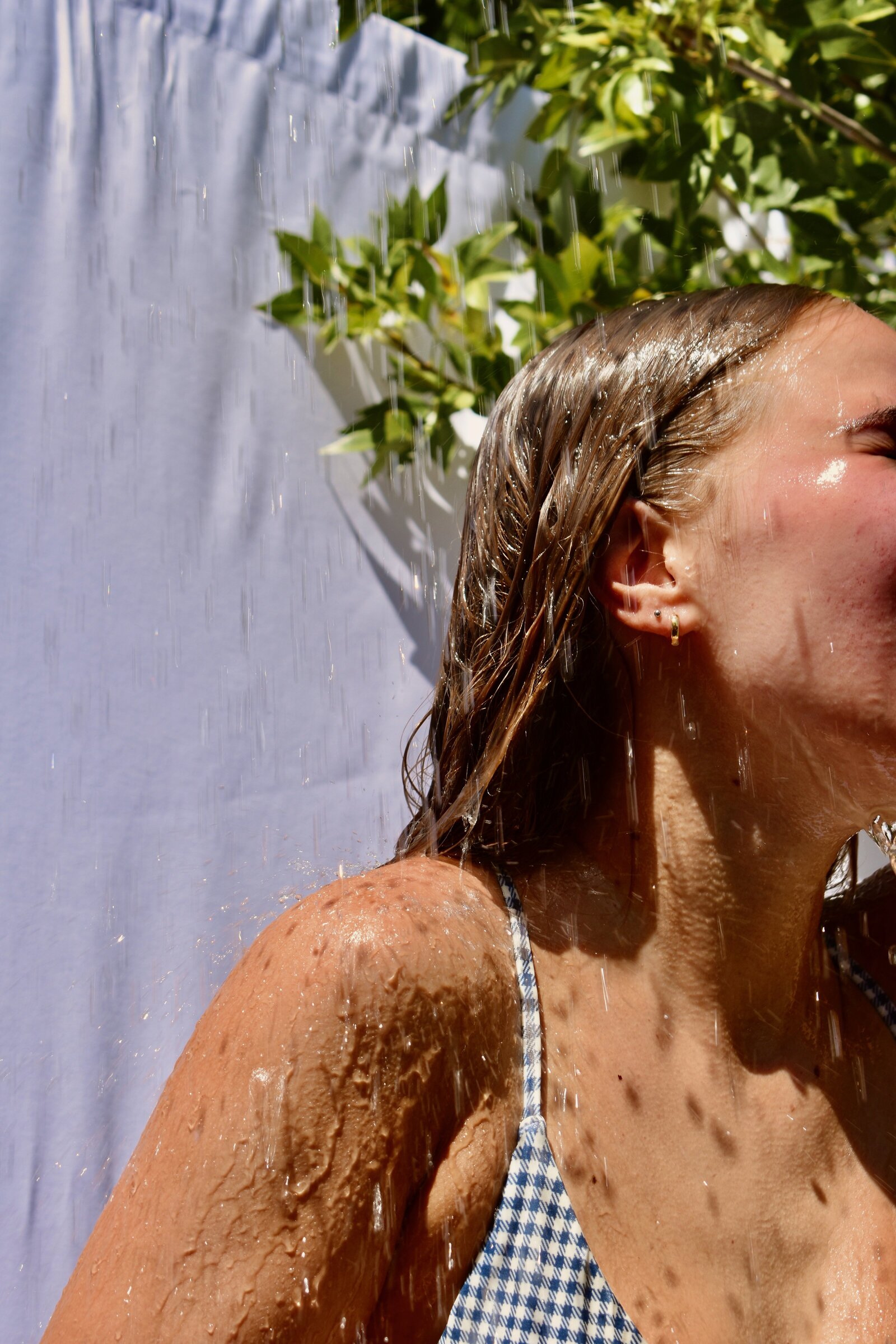 girl traveling with sustainable skincare