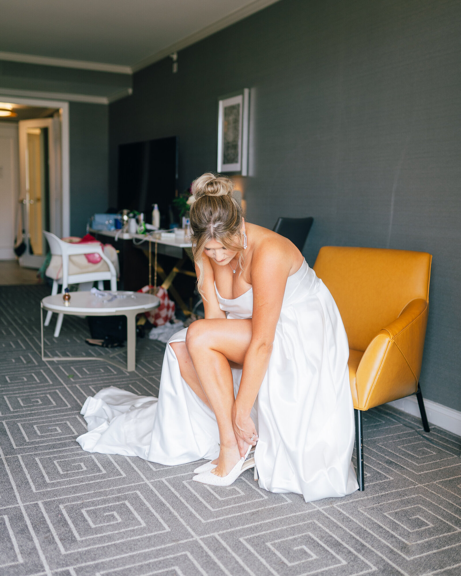 Corby Intercontinental Hotel Kansas City Wedding Plaza-44
