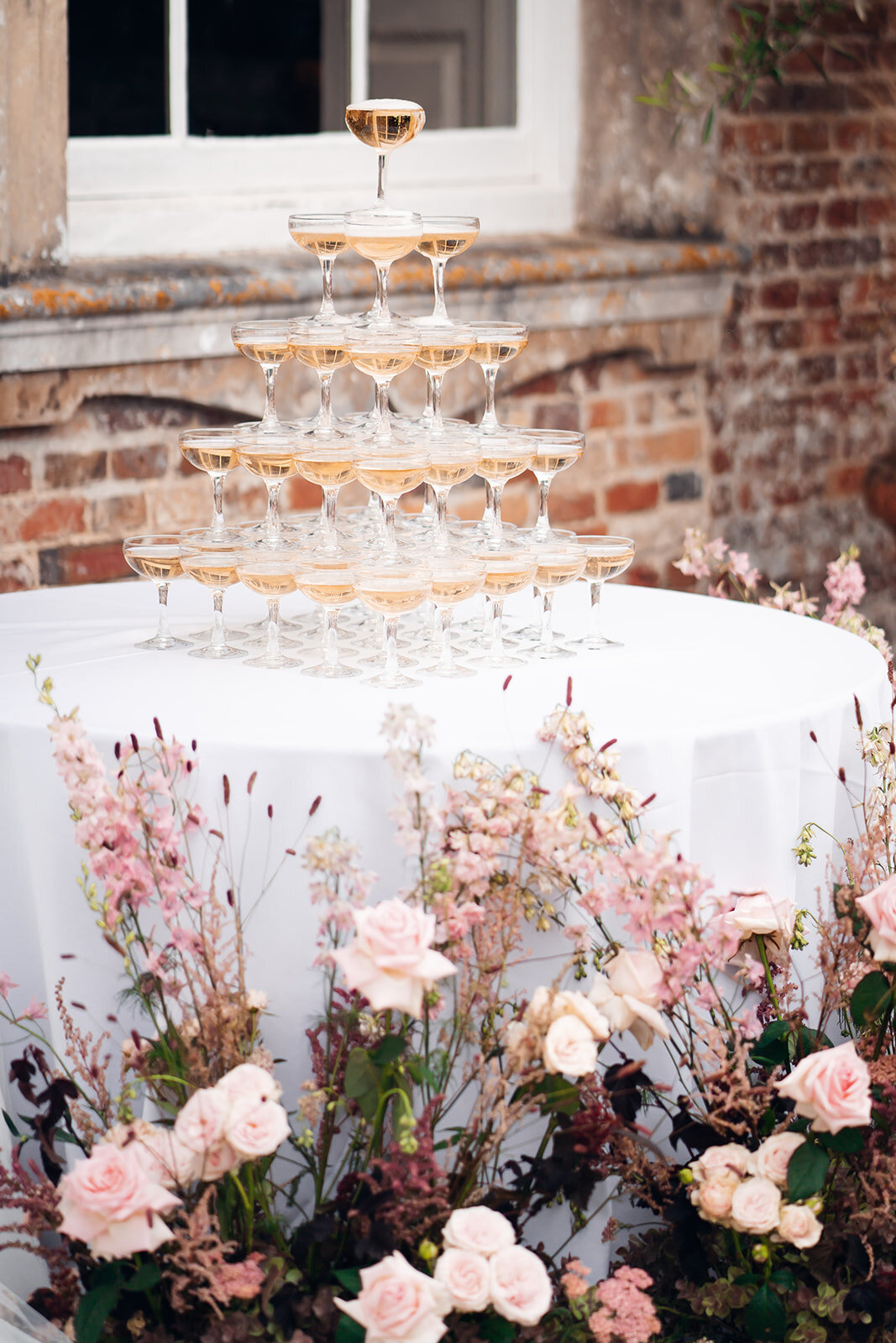 wedding-champagne-tower-cotswold-summer-wedding