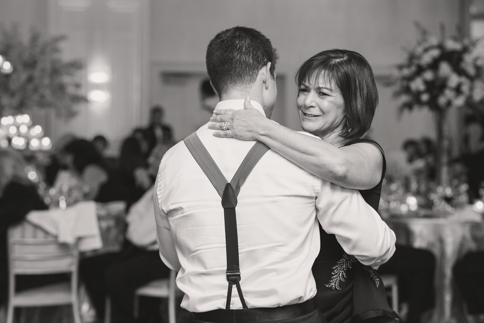 groom and mother dancing at Glen Head Country Club