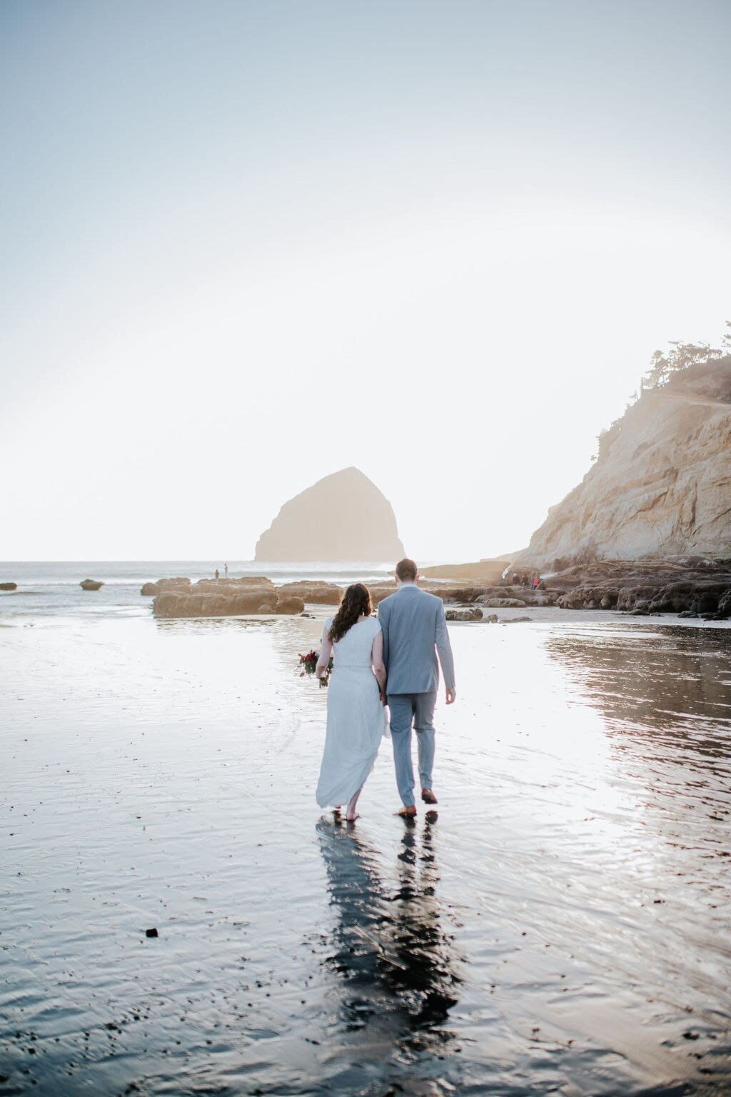 bride and groom walking on the beach in Knoxville Tennessee