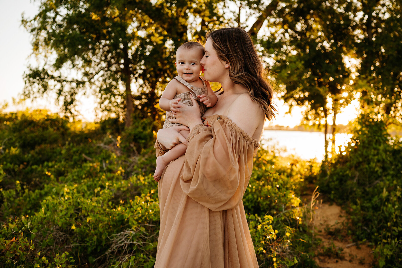 dallas-fort-worth-texas-maternity-outdoor-session (5)