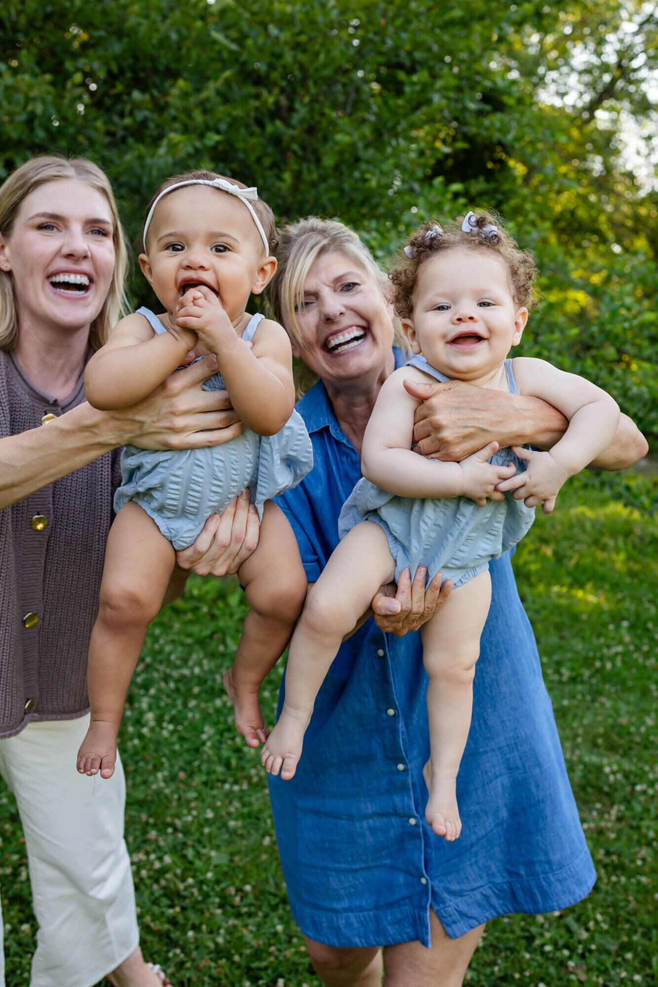 edina-family-twins-laughing