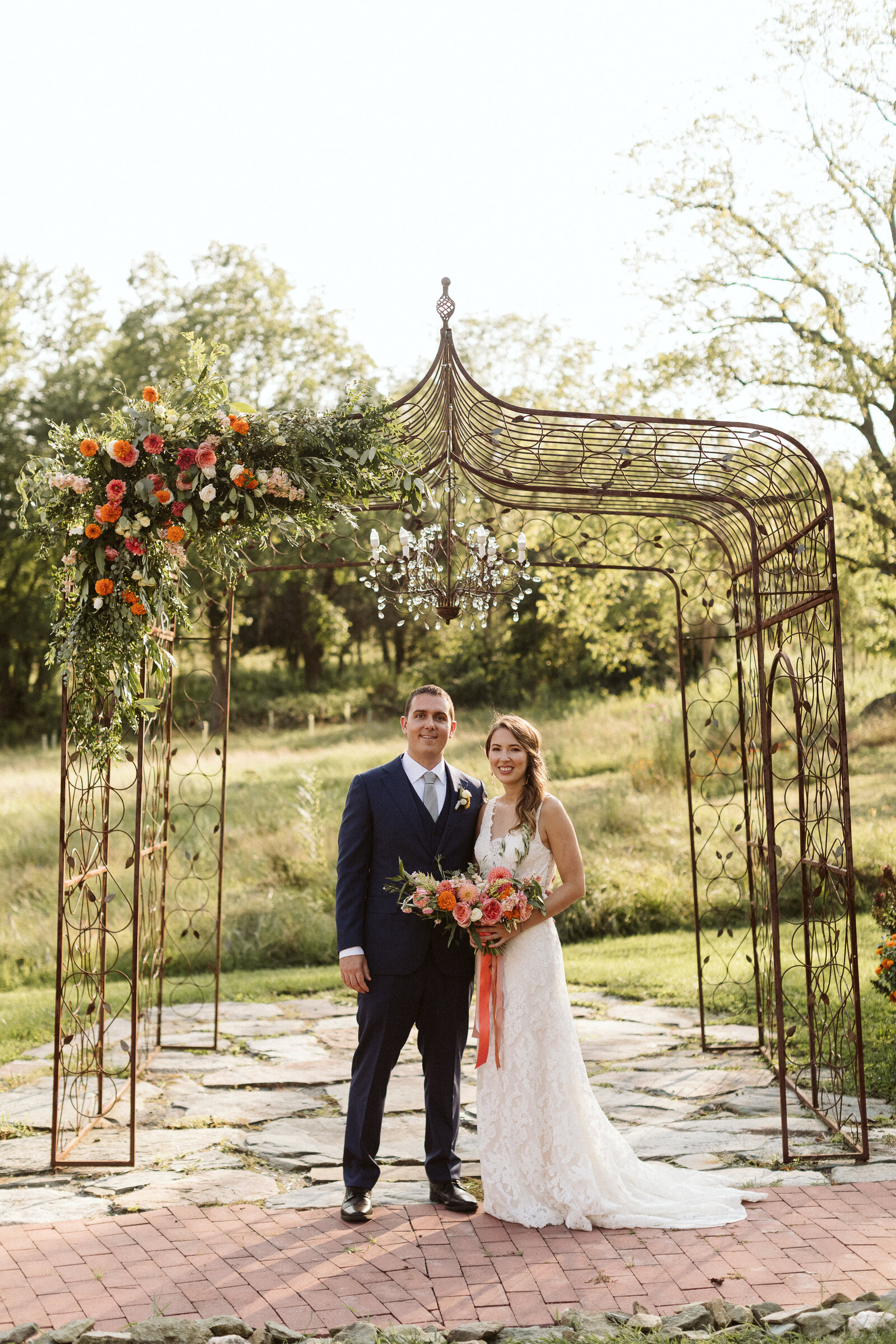 Zigbone-Farm-Retreat-Maryland-wedding-florist-Sweet-Blossoms-ceremony-Emily-Gude-Photography1