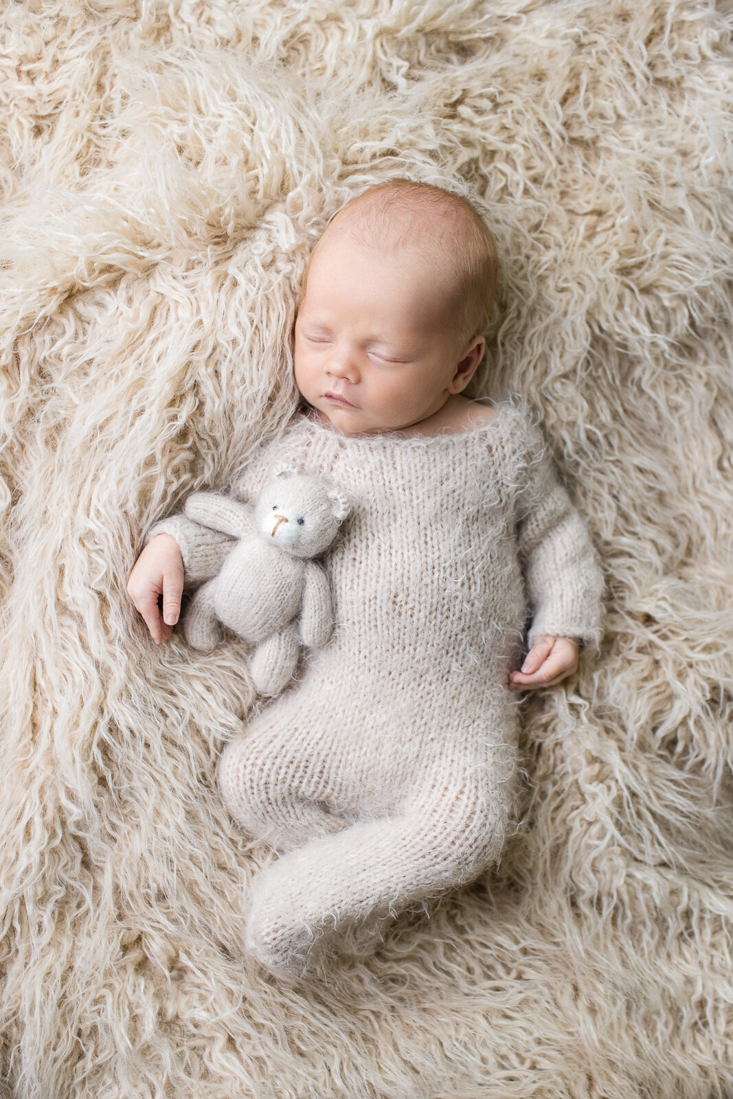 At-home_newborn_lifestyle_photography_session_Frankfort_KY_photographer_babyboy
