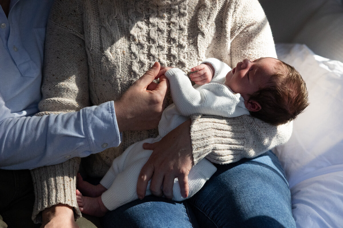 LightCreative_202502_JessicaVanessa_InHomeNewbornPhotos_RaleighNewbornPhotography_015_blog