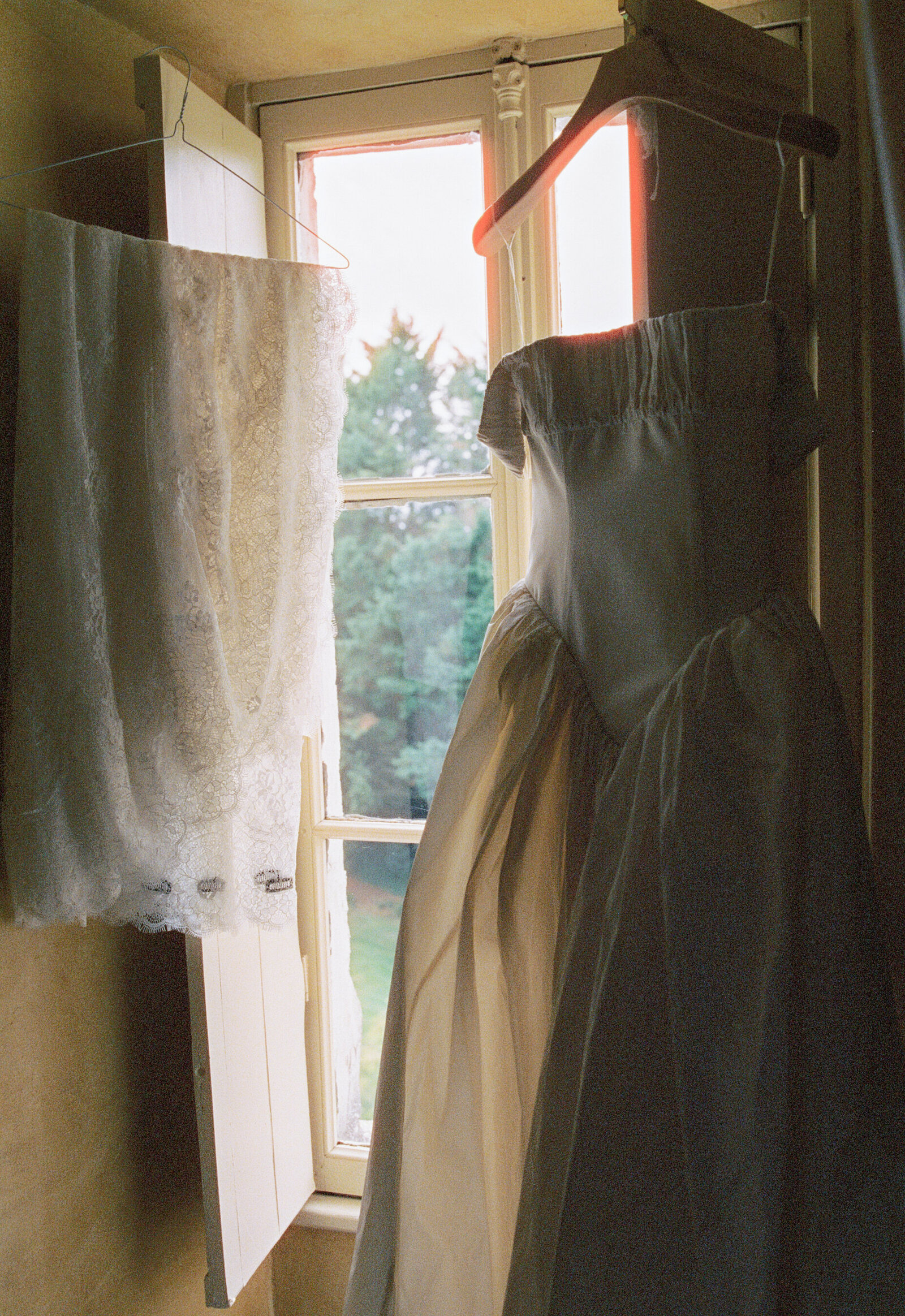 Film-Wedding-Photographer-Zara-Staples-Weddings38