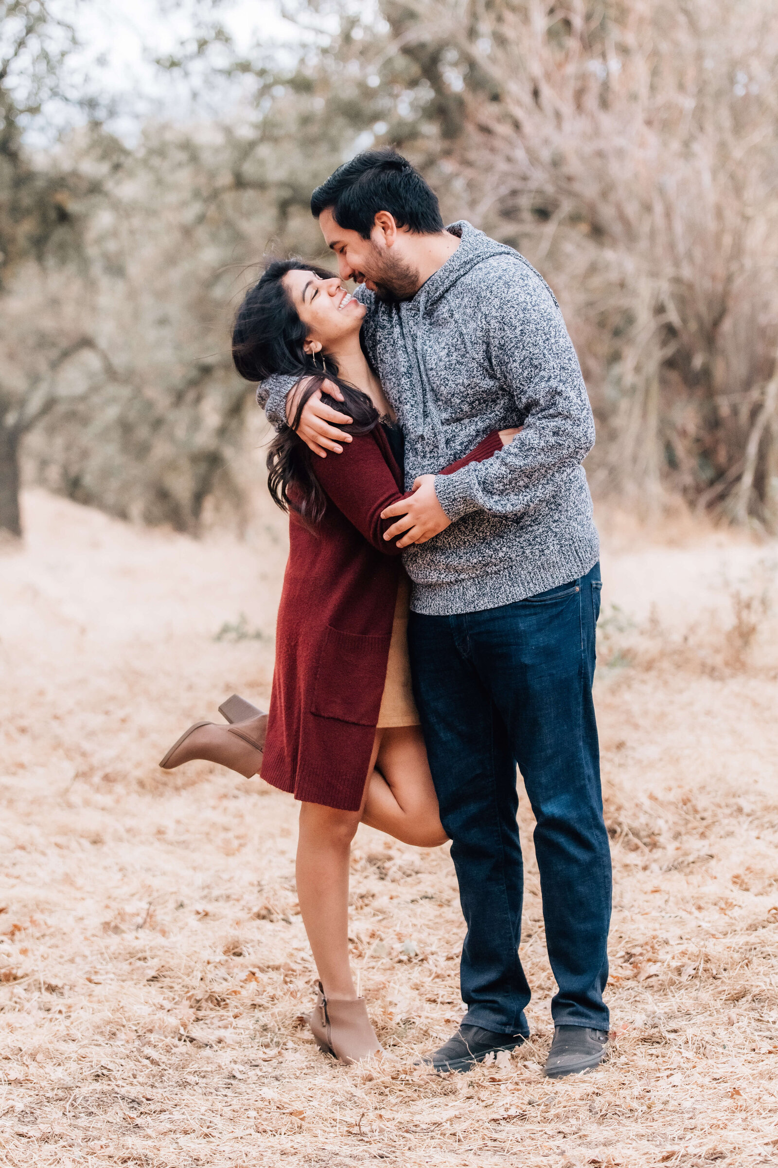 engagement-couple-fall