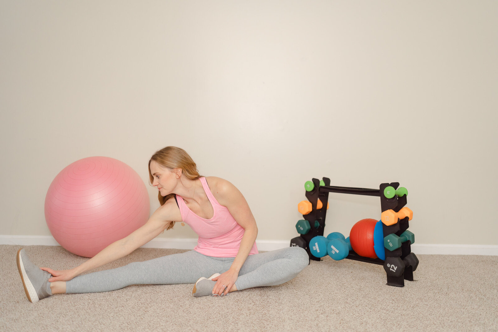 woman stretching during branding photos in Chantilly,Virginia