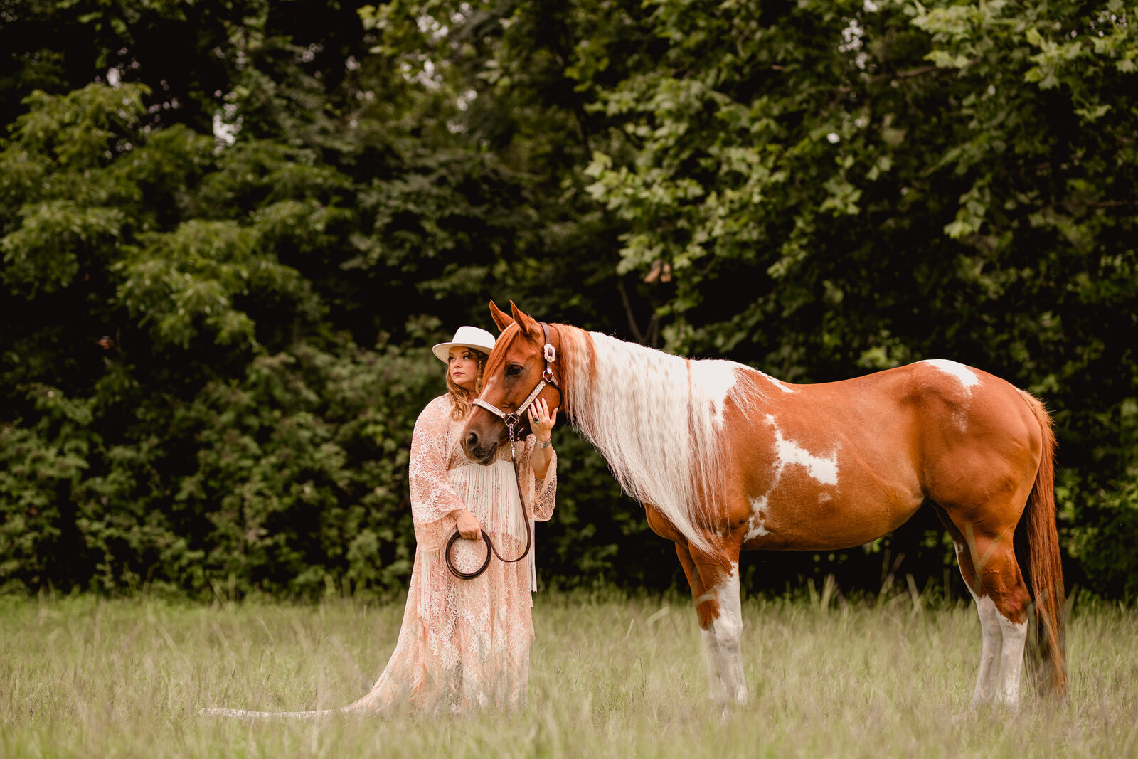 South Georgia horse photographer takes pictures of APHA mare with flowy boho dress.