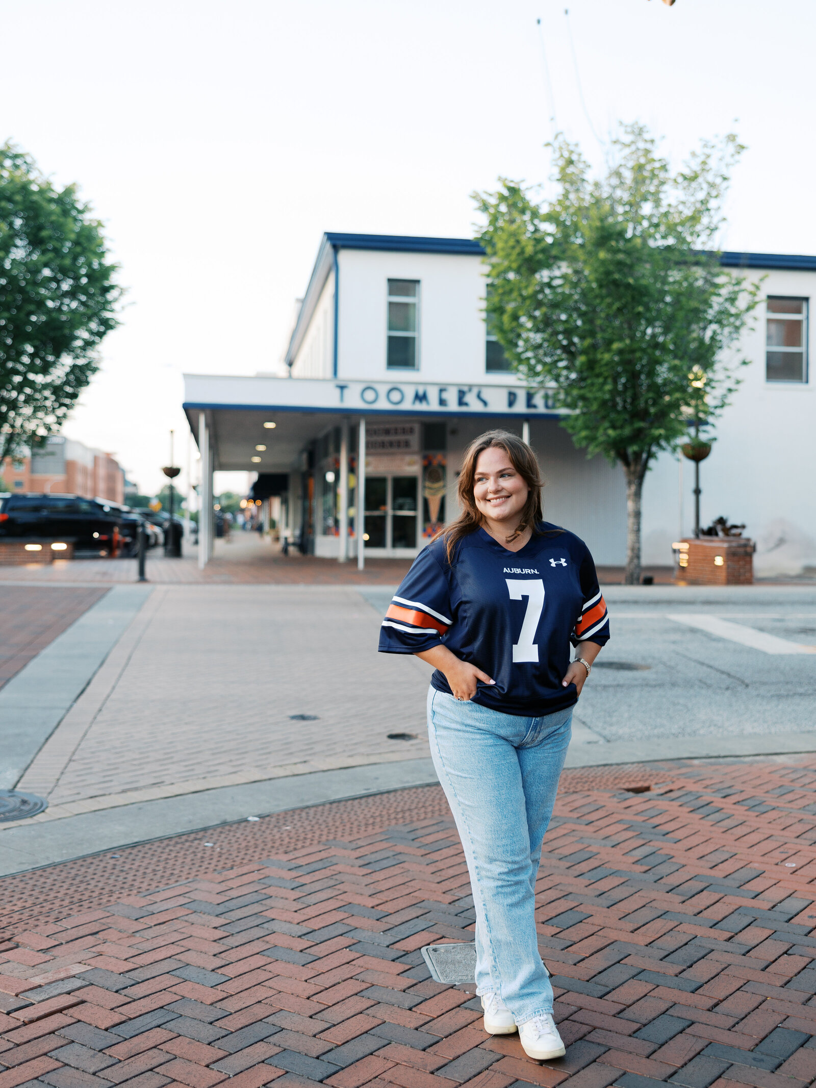 Senior photographer Alabama college graduate outdoor natural light session.