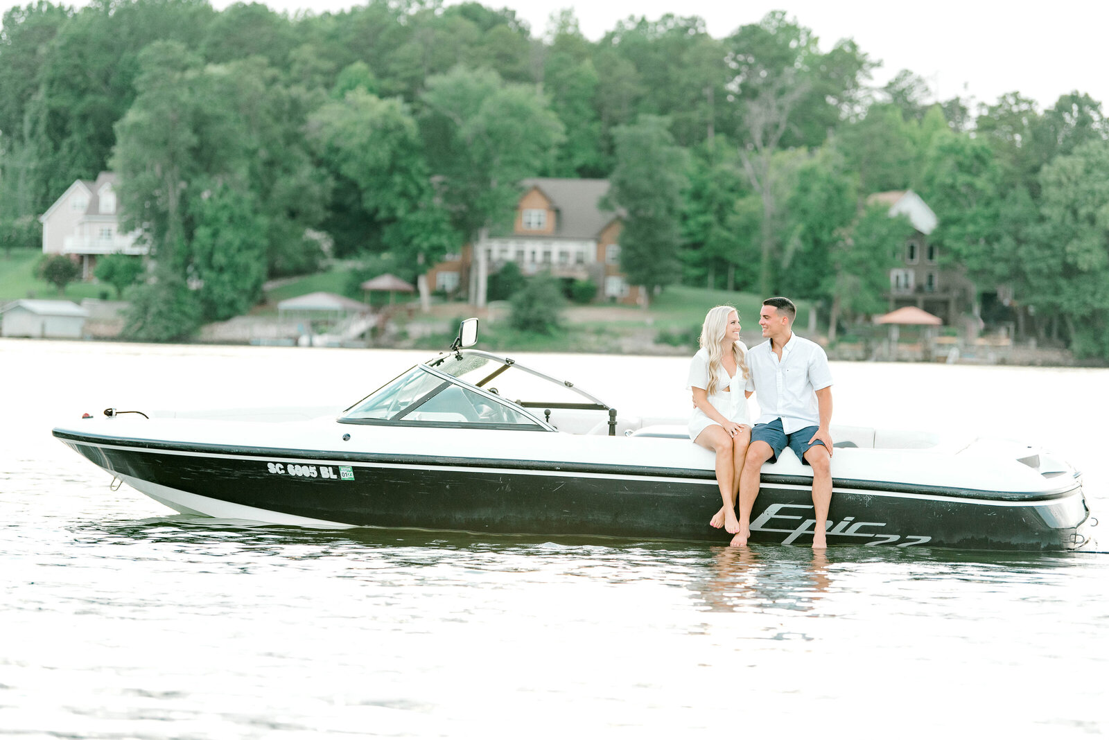 Charlotte-Wedding-Photographer-North-Carolina-Bright-and-Airy-Alyssa-Frost-Photography-Lake-Wylie-Boat-Engagement-4