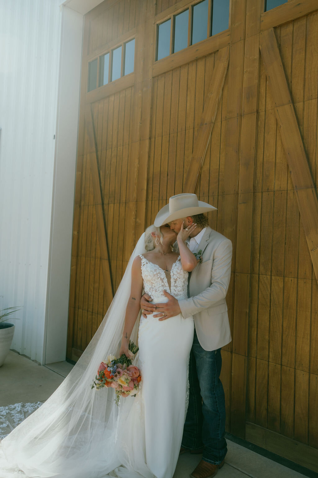 MissouriWeddingPhotographer|Documentaryweddingphotographer|KCEngagementPhotographer|-107