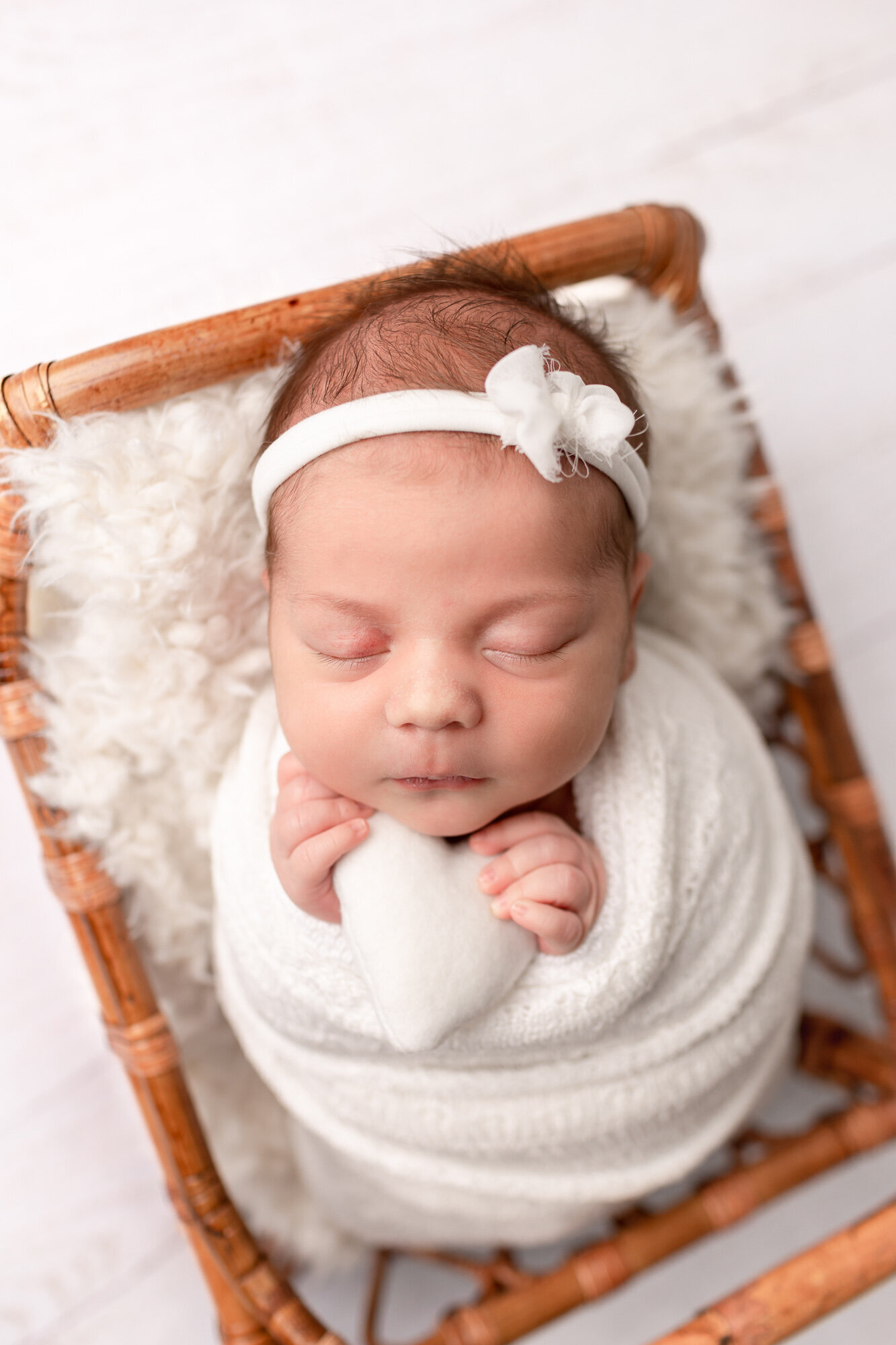 newborn-in-home-lifestyle-photography-session-frankfort-ky-photographer-baby-girl-8