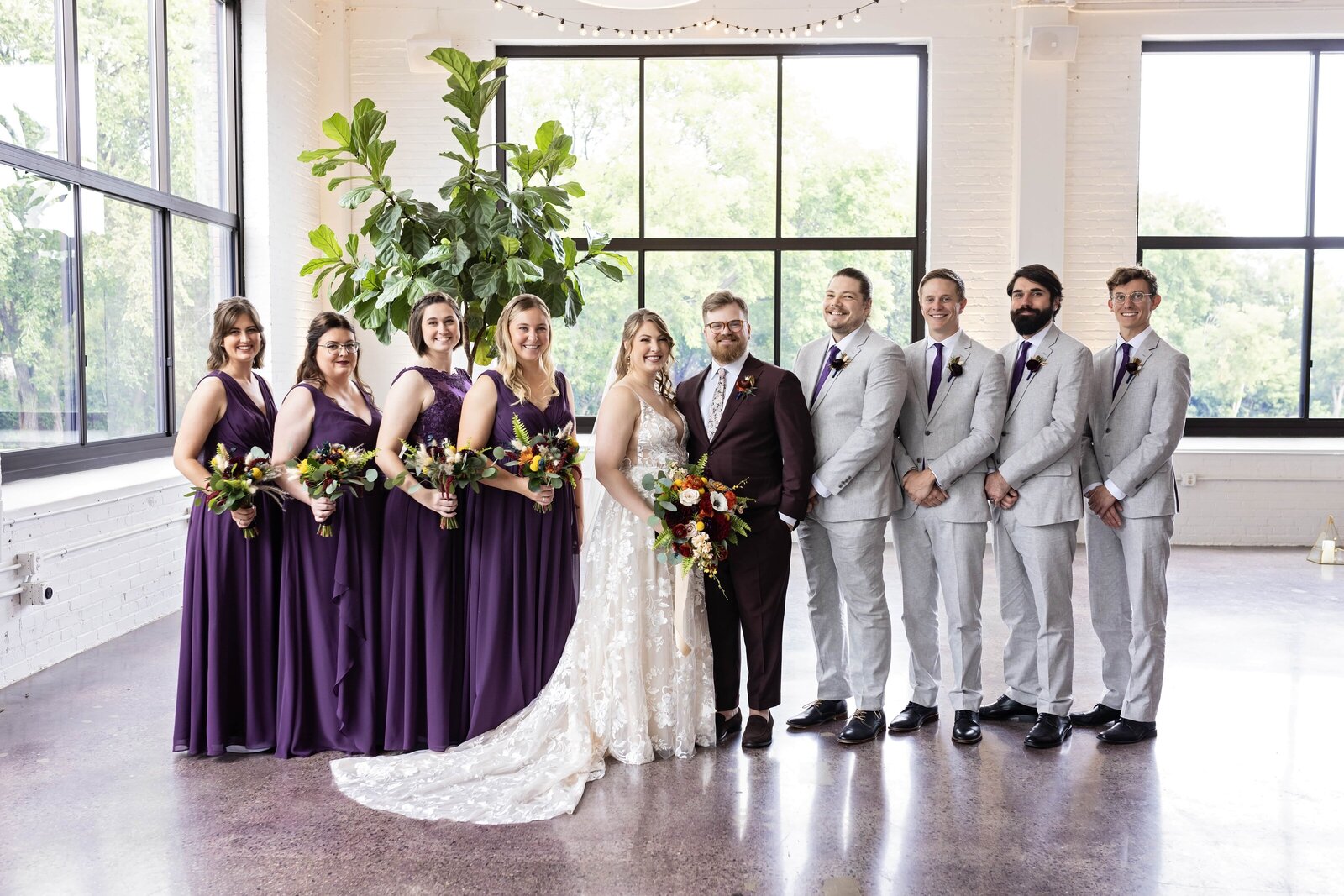 traditional-wedding-party-group-photo-urban-daisy-mn
