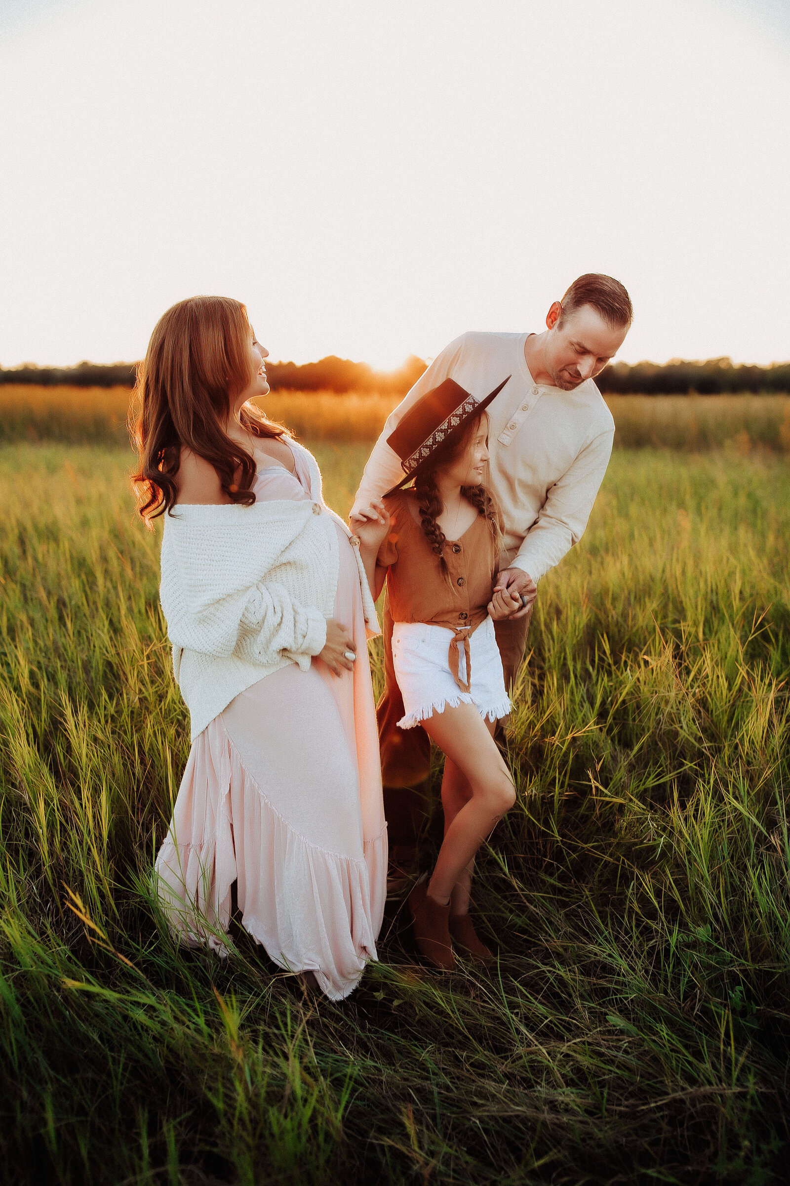 pink-long-maternity-gown-sister-black-hat-shorts-crop-sunset-field