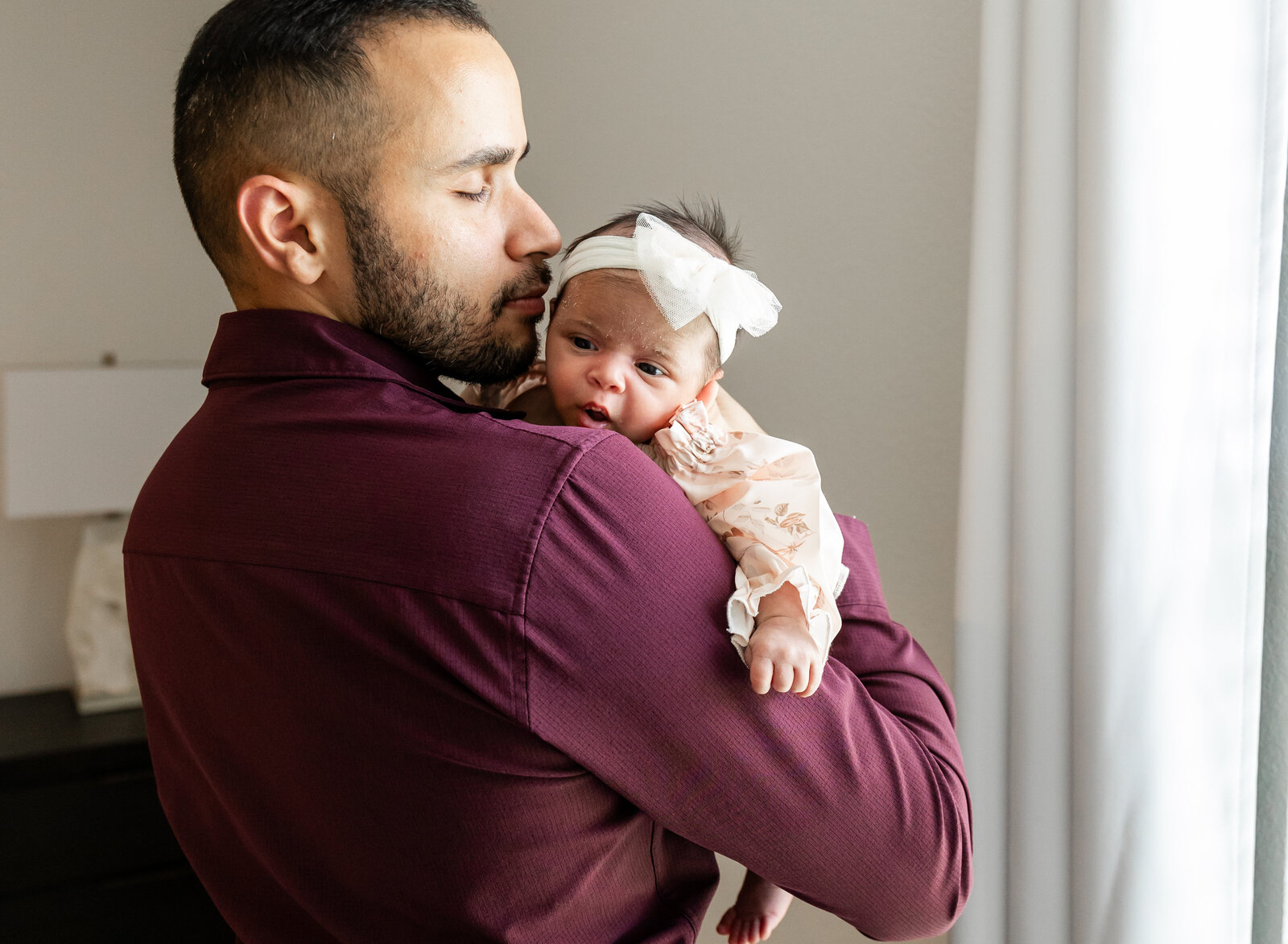 dad with newborn girl
