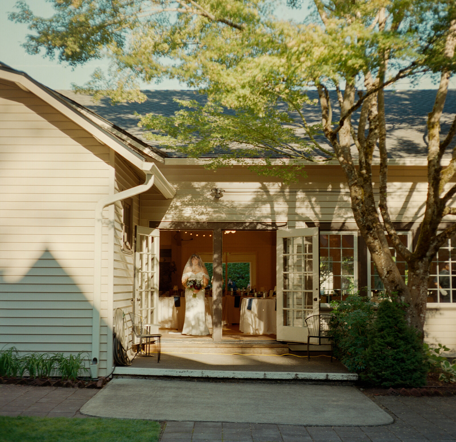 2025-ace-photography-the-laurelhurst-club-portland-oregon-wedding-sneak-peeks-film-01