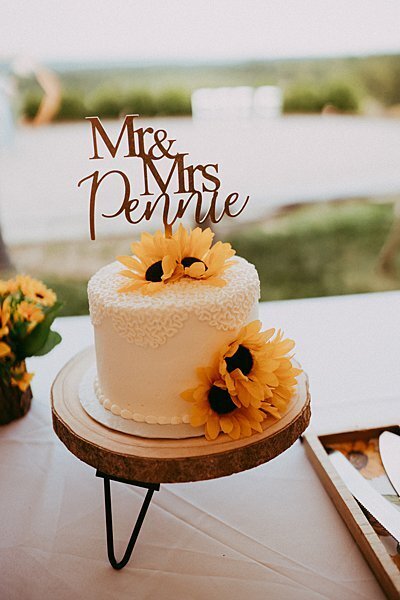 Connecticut-tree-farm-wedding-photographer-sunflowers-cake-blue-wedding-photography-luxury (8)