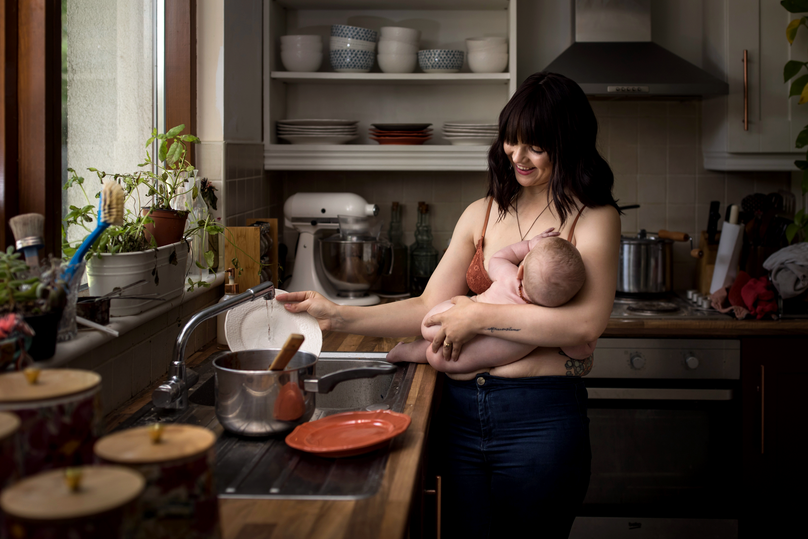 birth photographer, columbus, ga, atlanta, postpartum, breastfeeding, mother and newborn, washing dishes-15