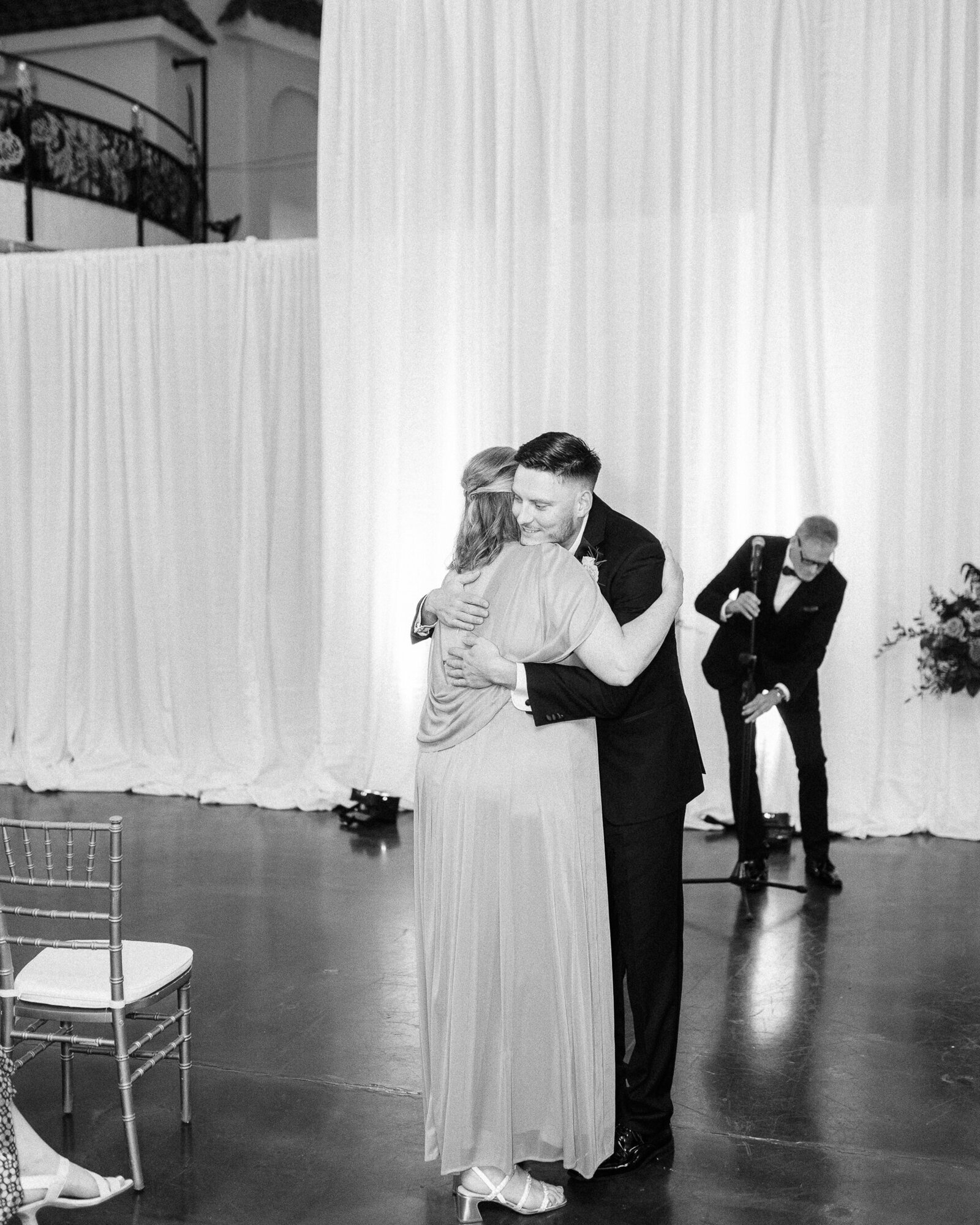 Corby Intercontinental Hotel Kansas City Wedding Plaza-149