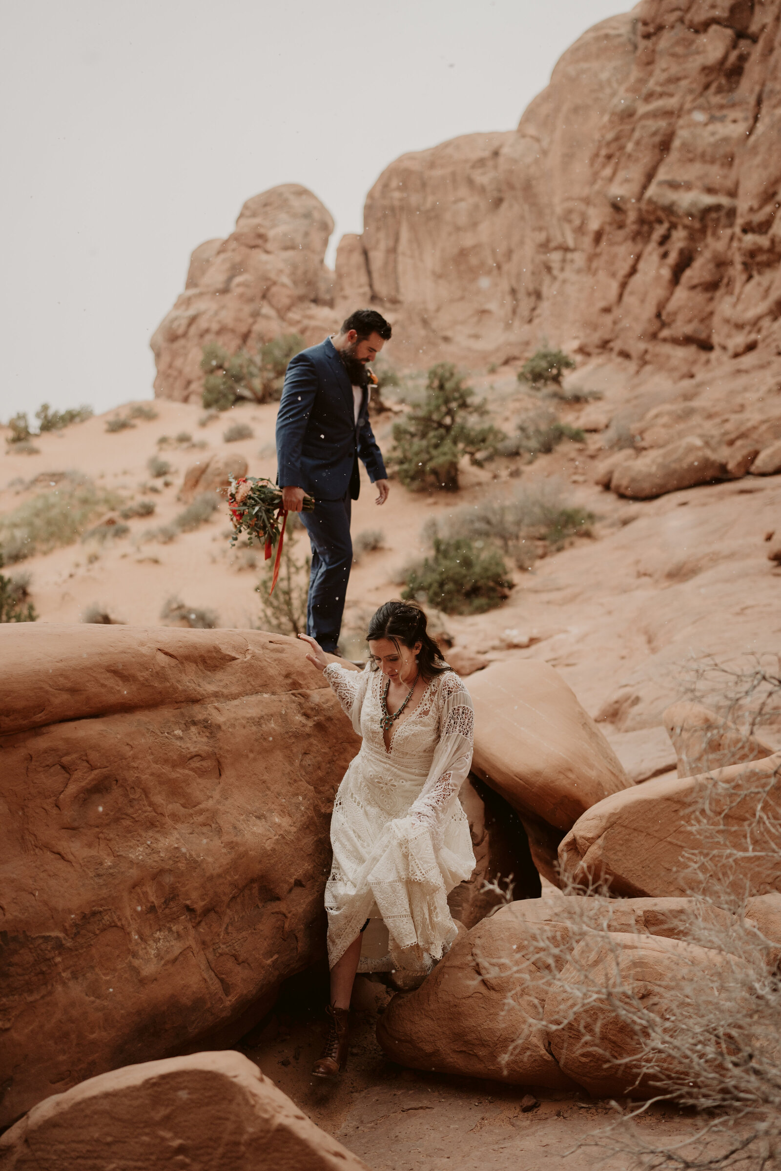 moab-elopement-couple-25