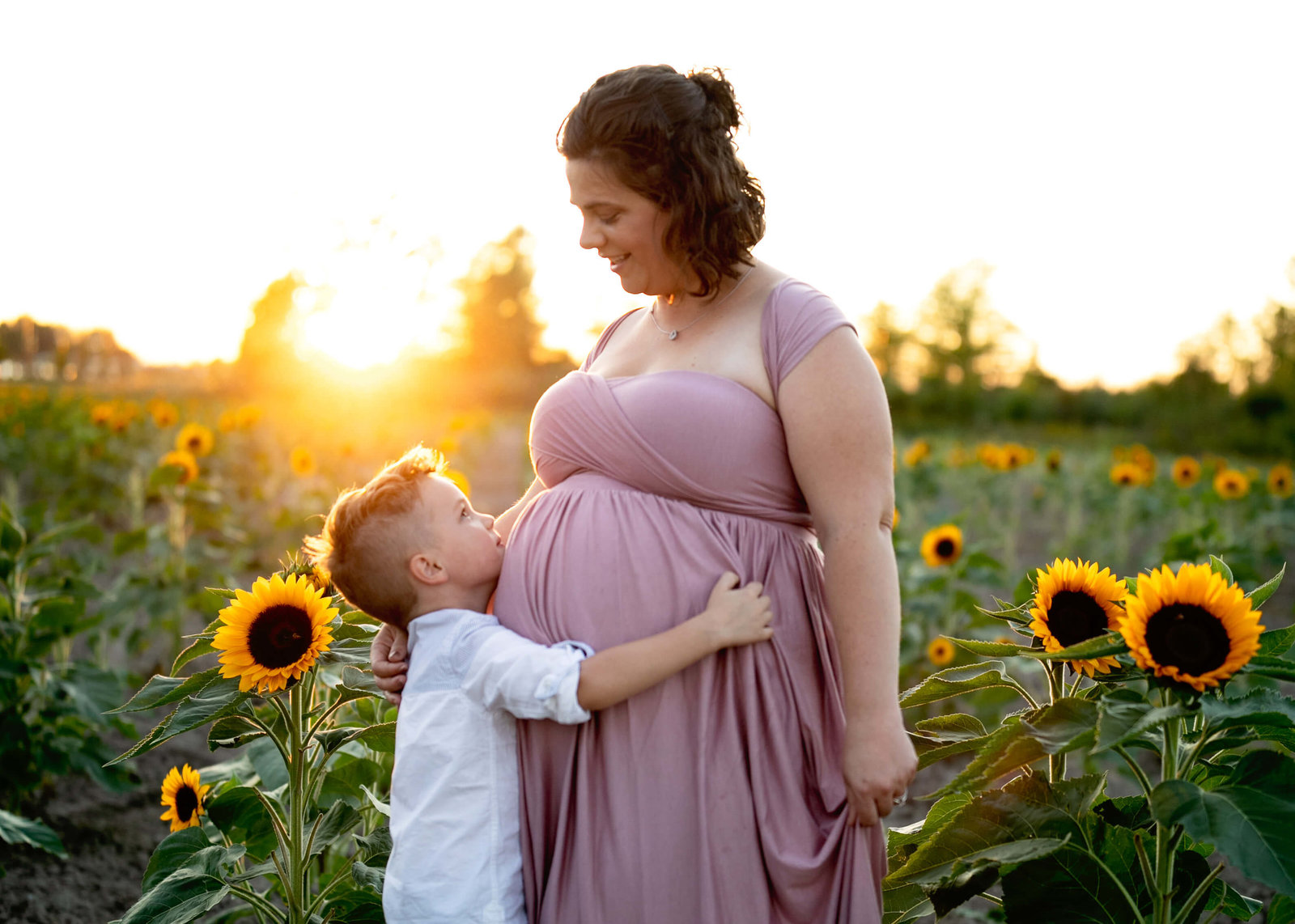 Maternity photo shoot in  field of sunflowers
