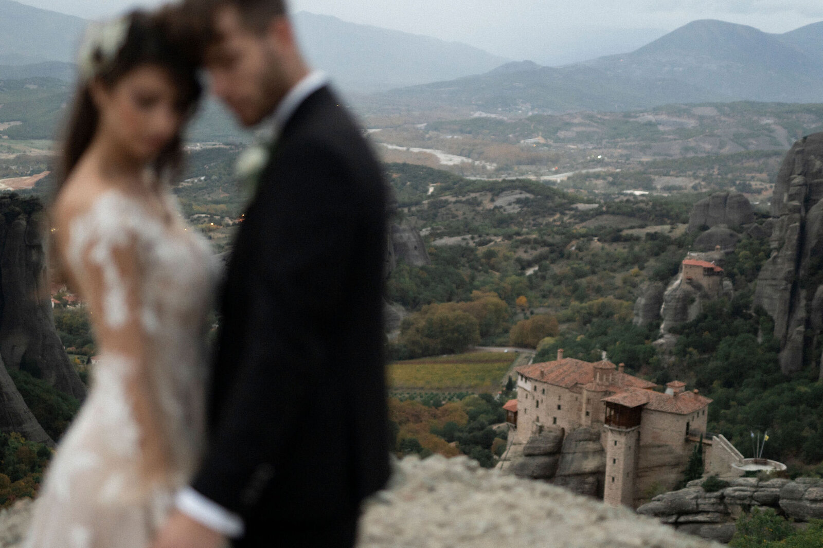 286-Meteora-Kalabaka-Greece-Inspriation-Loves-Story Elopement-Cinematic-Romance-Destination-Wedding-Editorial-Luxury-Fine-Art-Lisa-Vigliotta-Photography