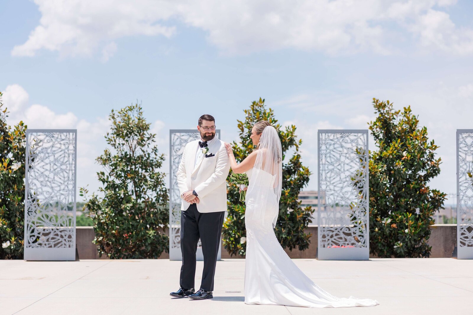 Dallas-wedding-couple-first-look