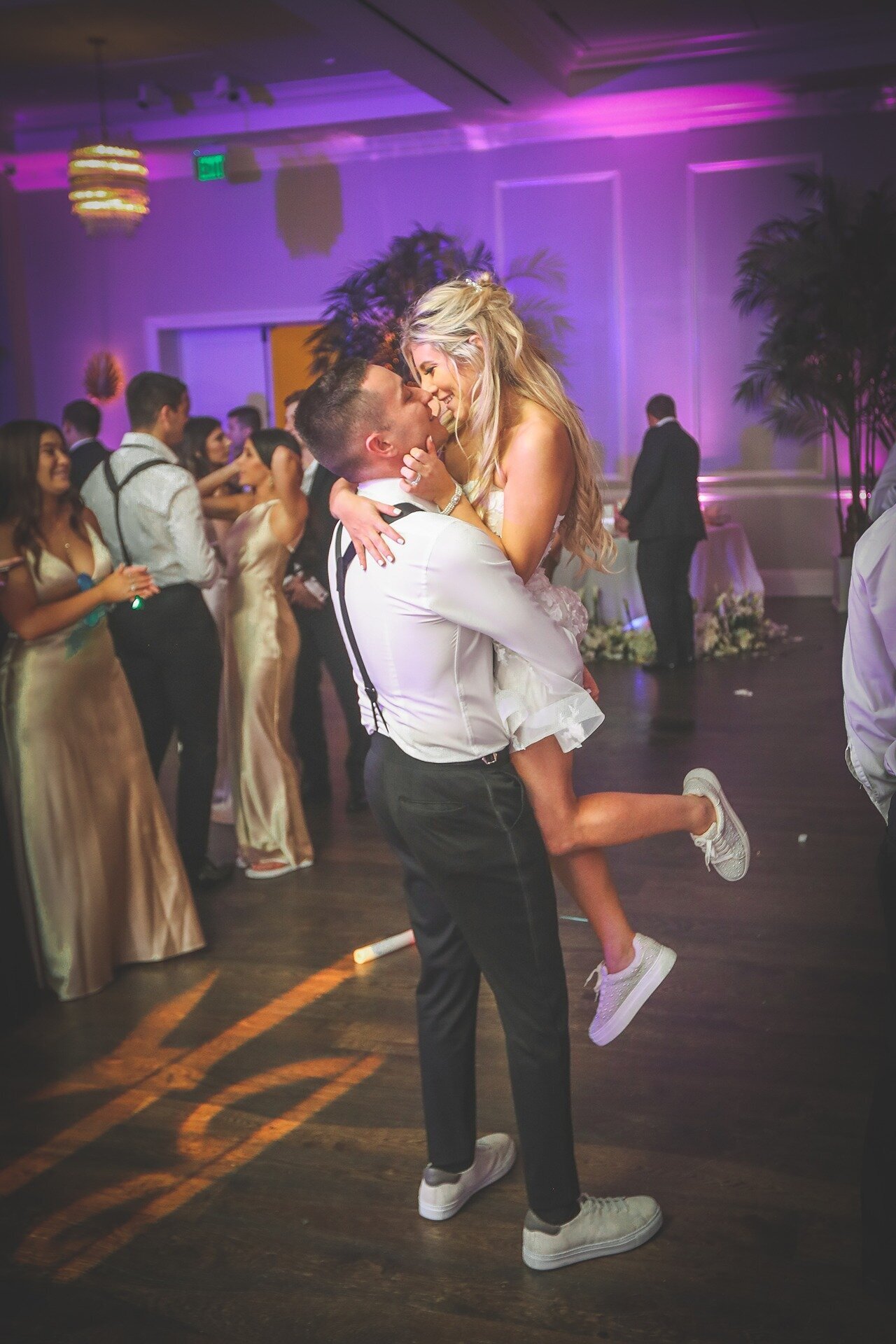 reception-dancing-pelican-club-wedding-reception-9