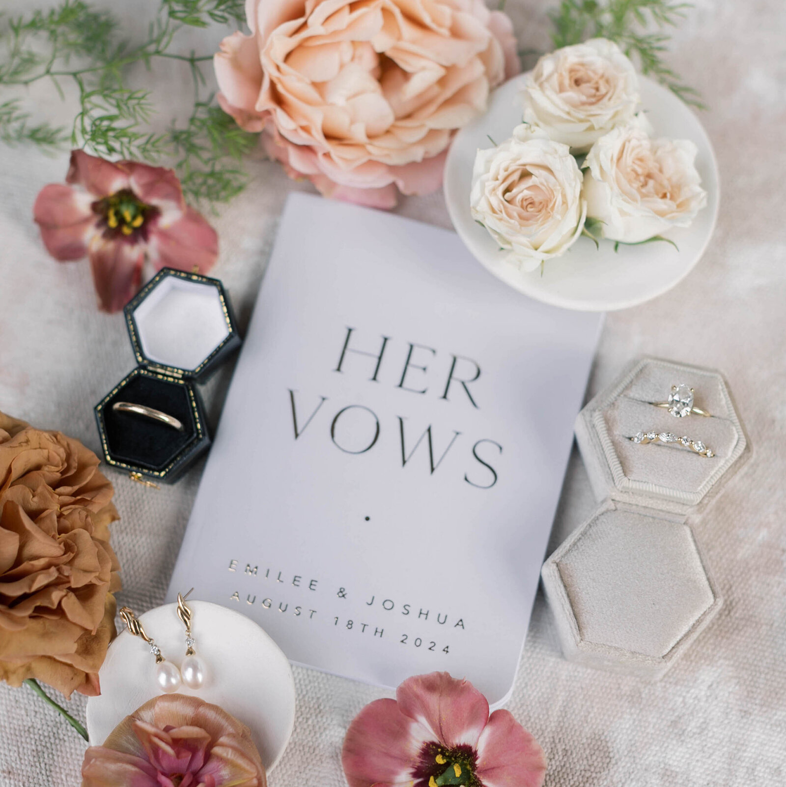 jennifer mooney photography - flowers and rings