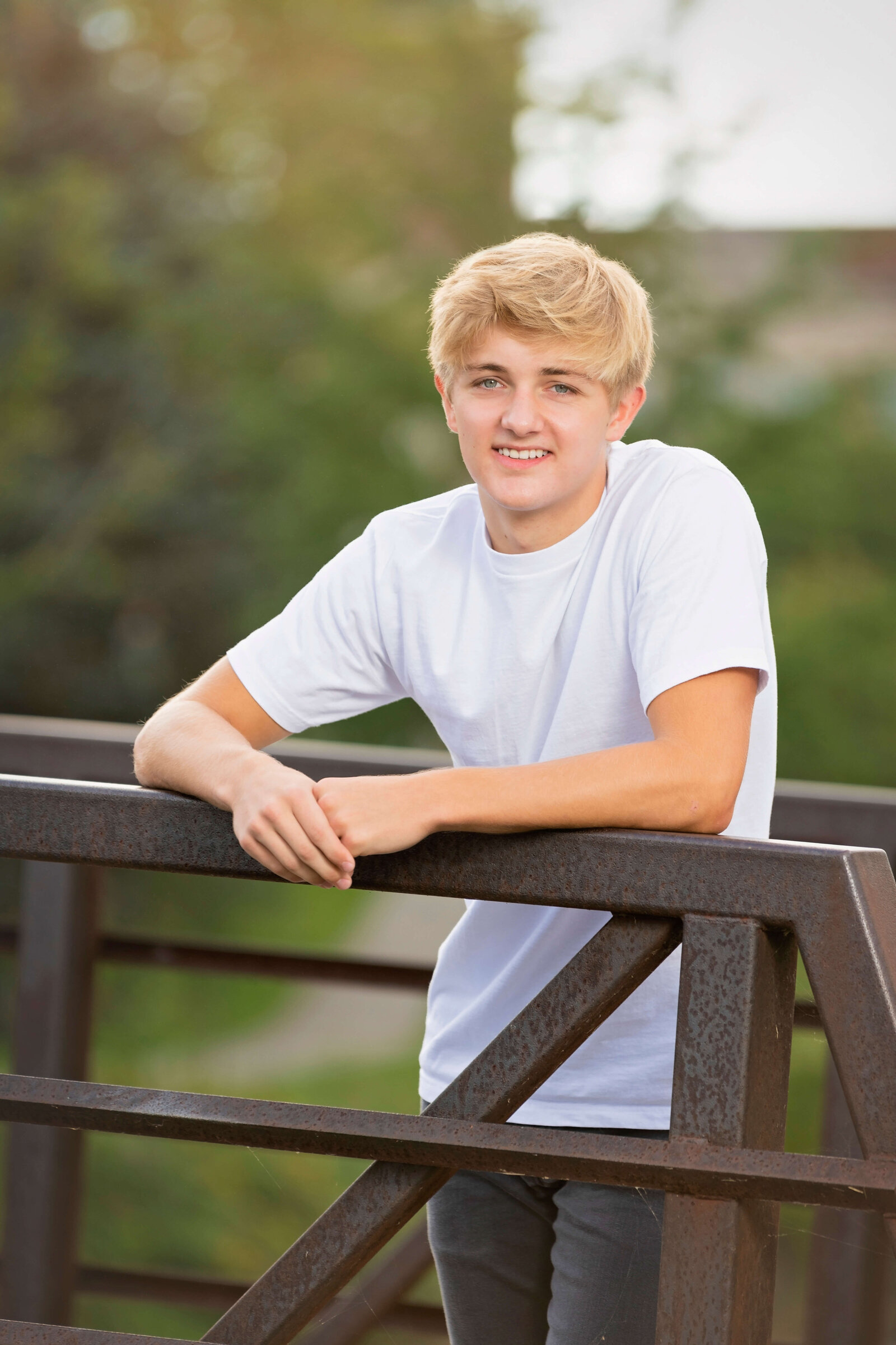 Senior-Pictures-Downtown-Hartford-Wisconsin-50