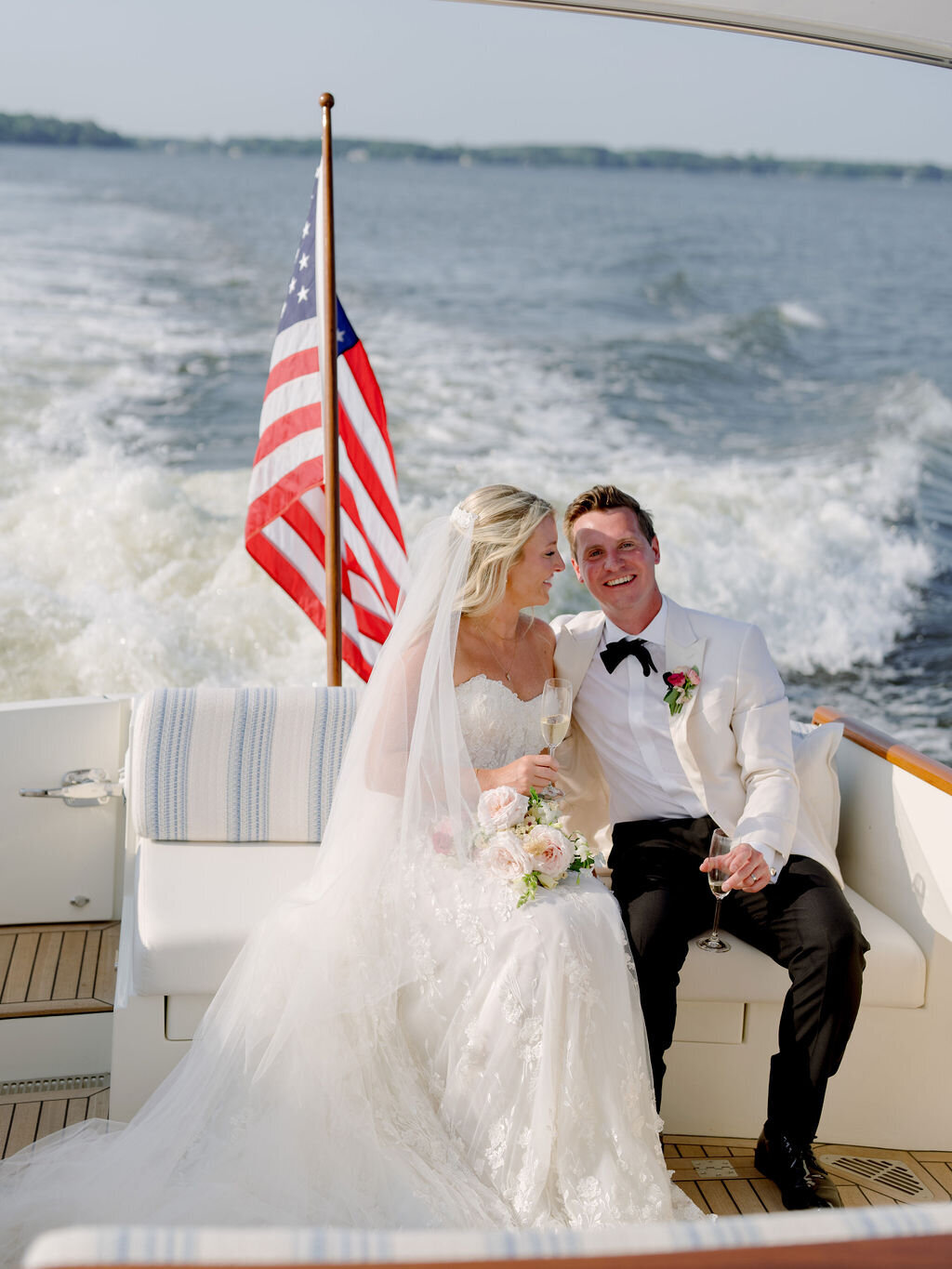 6Kate Campbell Floral The Oaks waterfront summer wedding by Julie Livingston photo