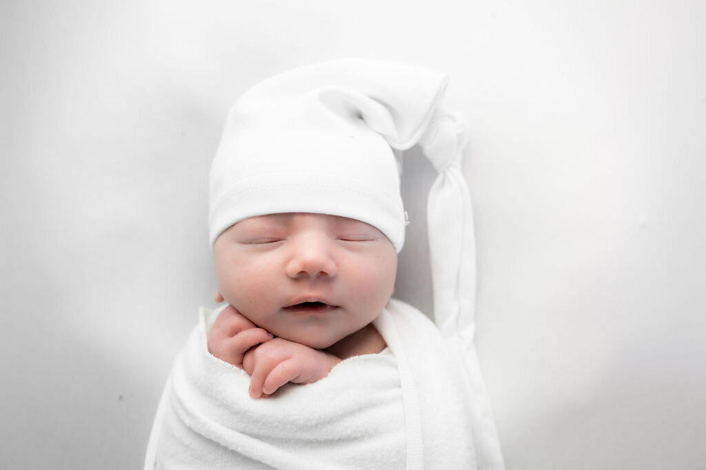 DEL0812NEWBORNSTUDIOSESSION-3