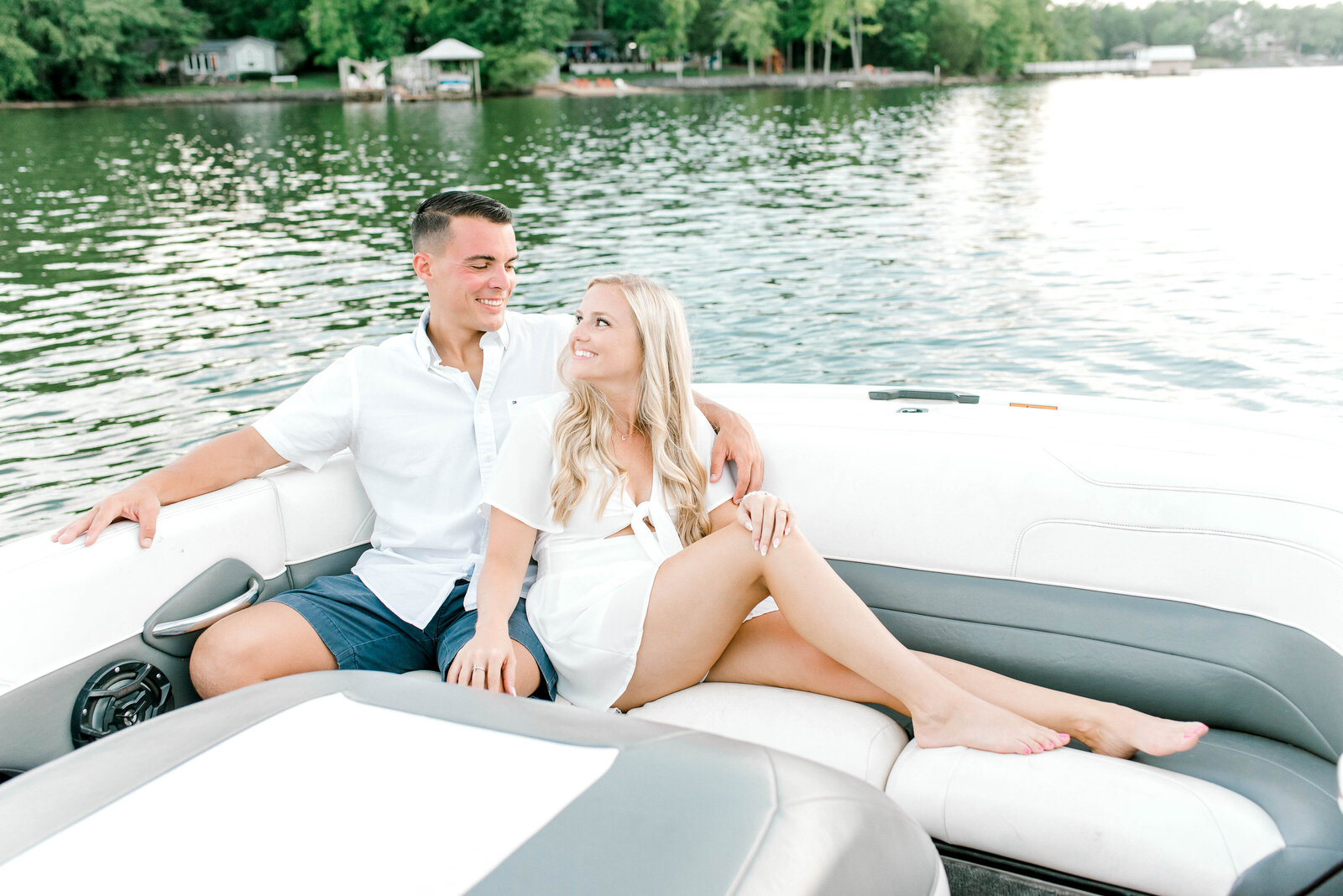 Charlotte-Wedding-Photographer-North-Carolina-Bright-and-Airy-Alyssa-Frost-Photography-Lake-Wylie-Boat-Engagement-5