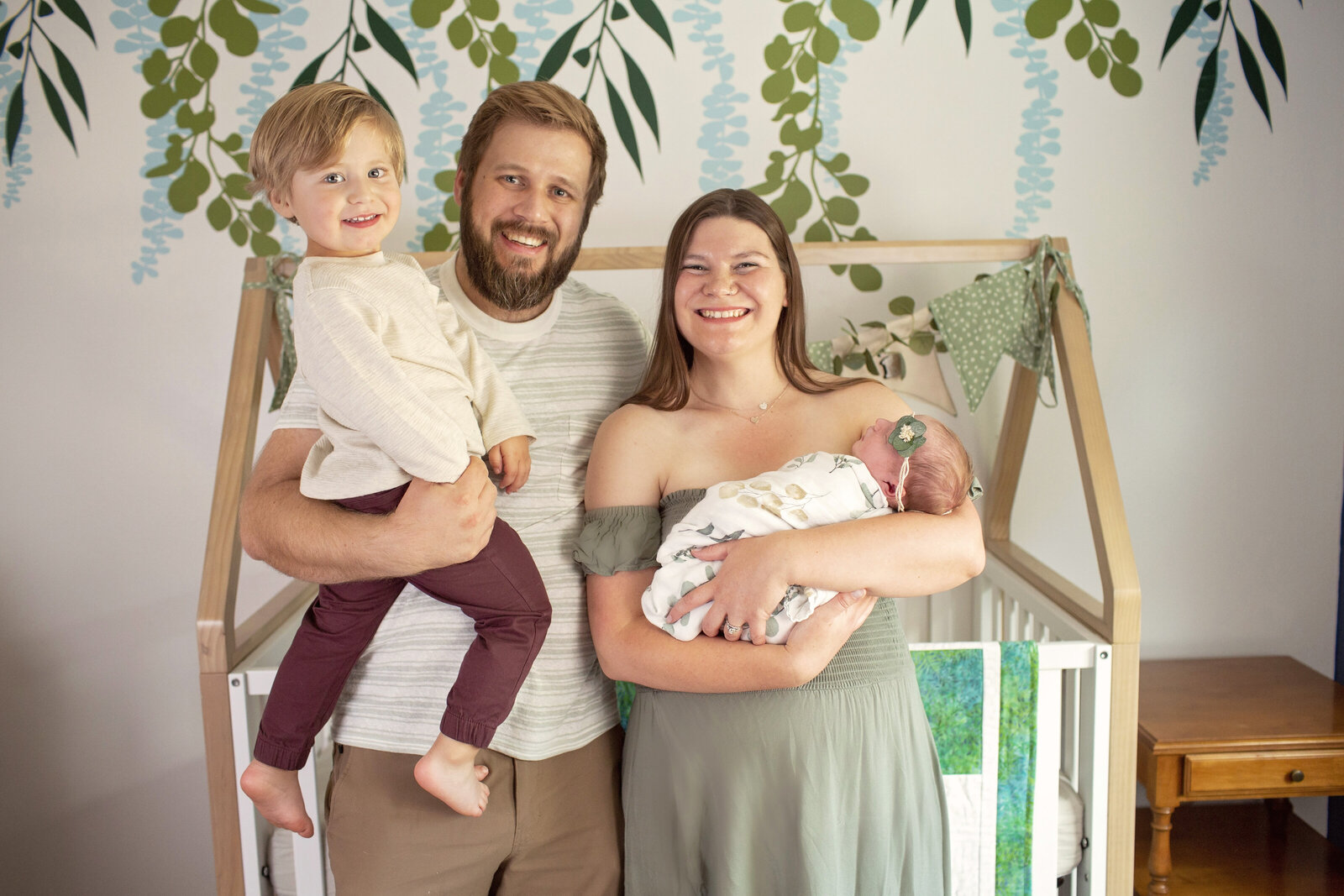 Newborn-lifestyle-photography-session-in-nursery