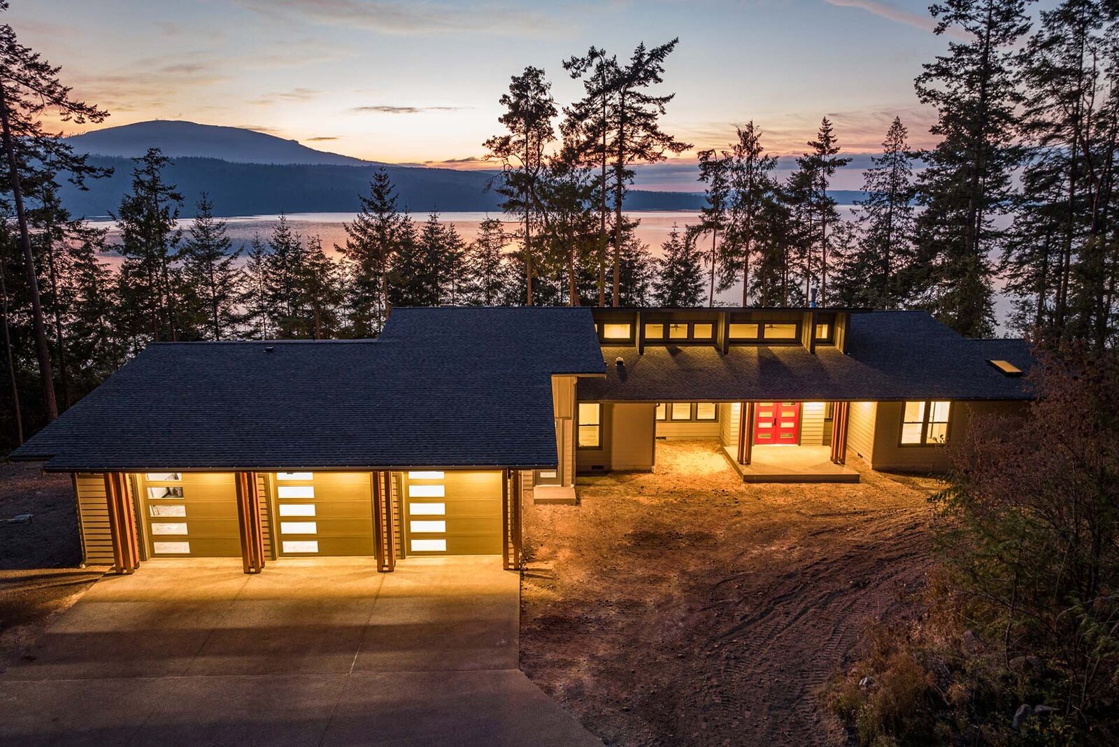 Livingston-Homes-Kelowna-Custom-Build-LaPlume-Exterior-Front-Twilight