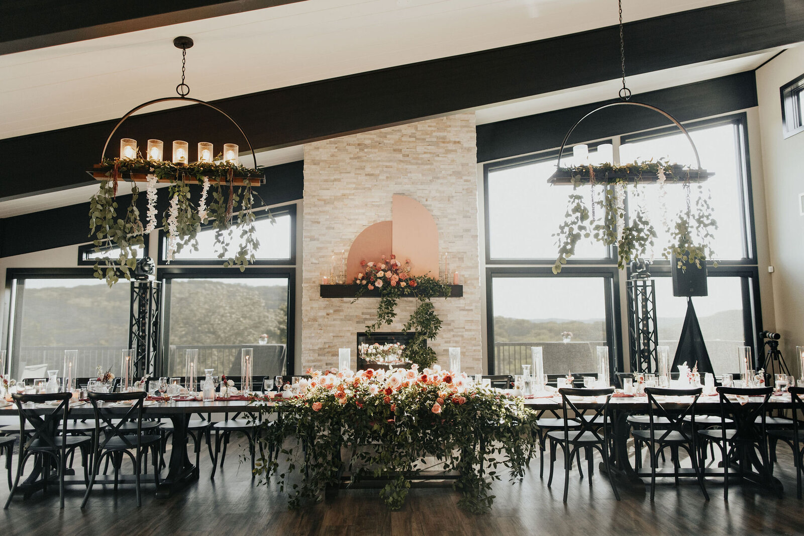reception-floral-head-table-modern-pink-black-rust-peach