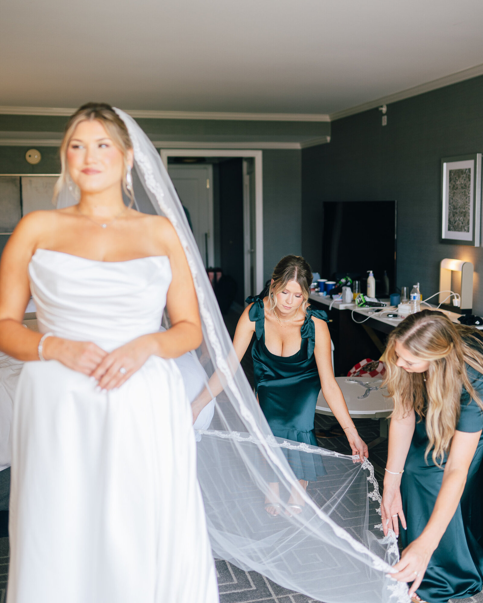 Corby Intercontinental Hotel Kansas City Wedding Plaza-61