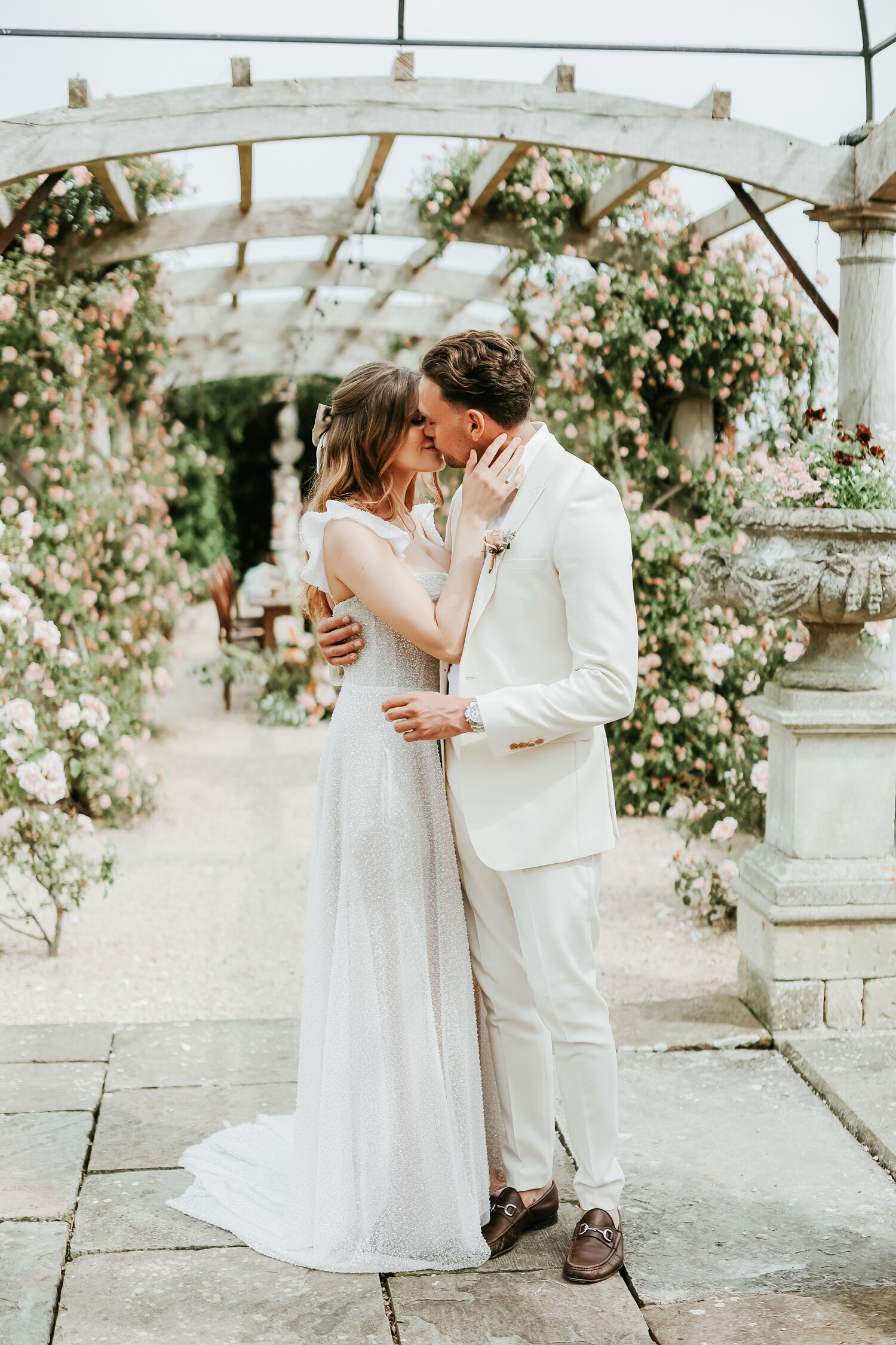 Euridge-Manor-wedding-couple-dancing