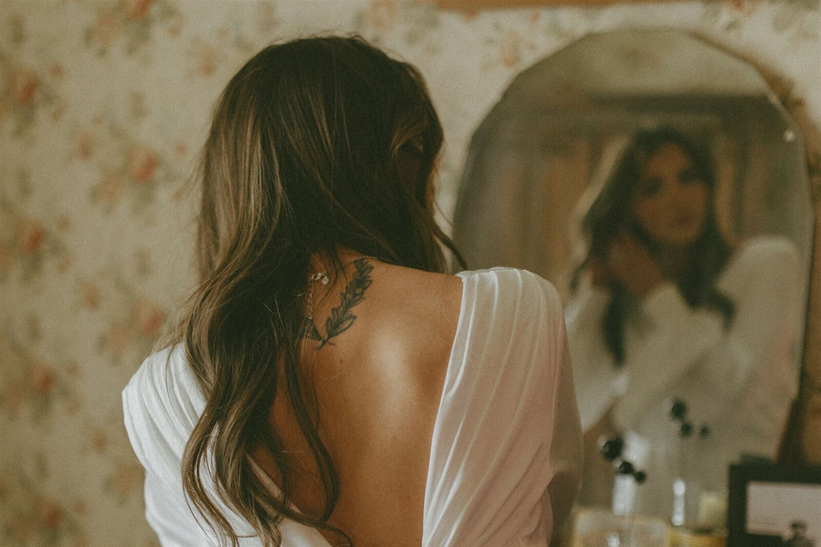 bride getting ready during cranbrook wedding