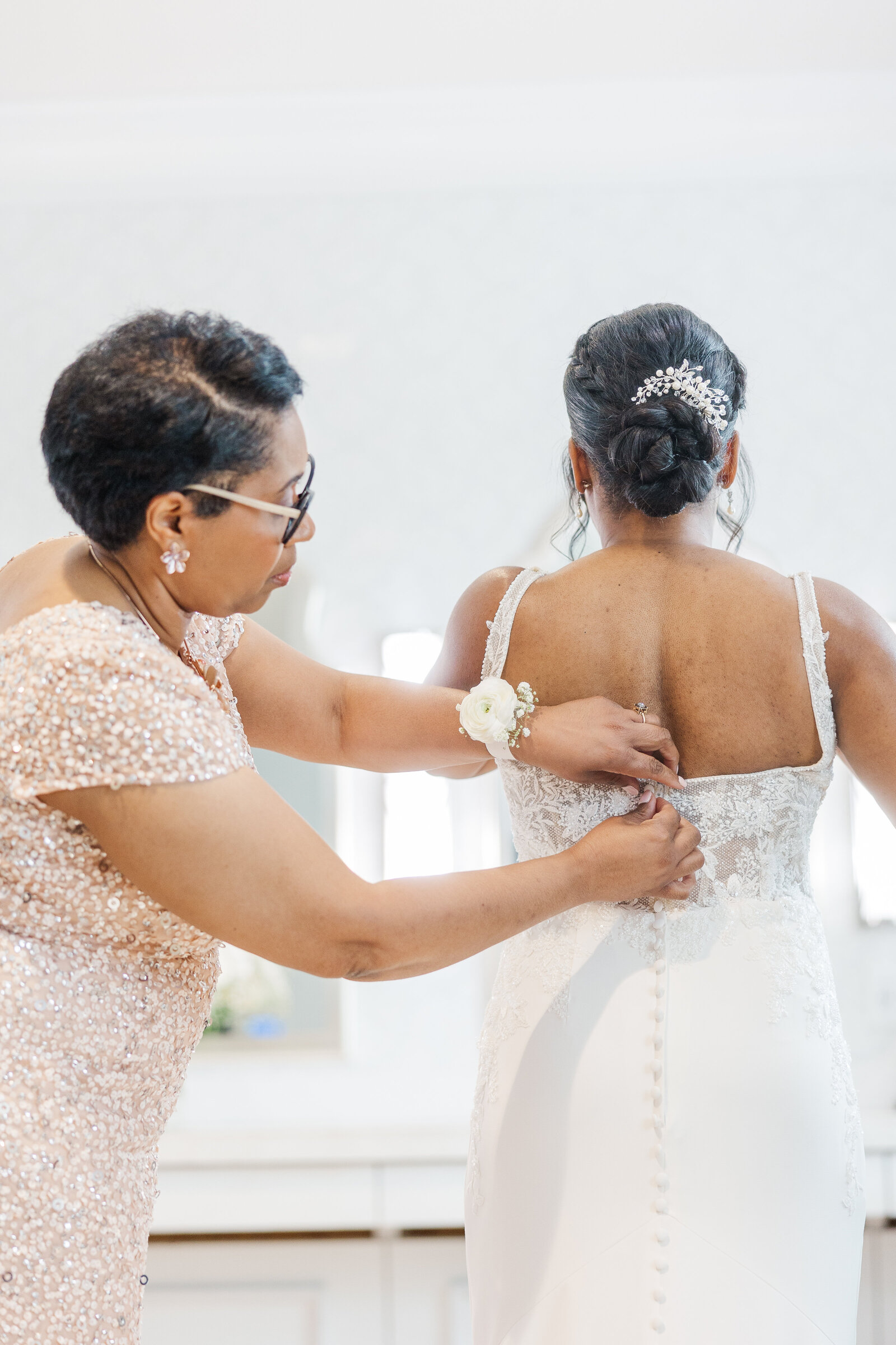 Bride-getting-ready-pre-wedding