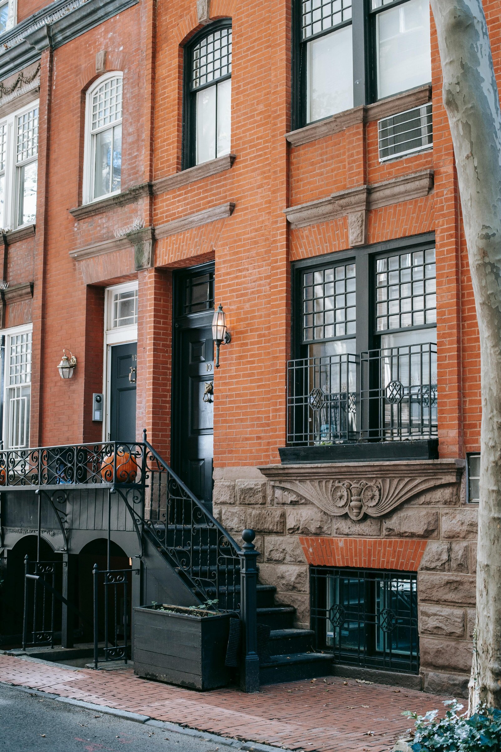 Brownstone apartment building in Brooklyn Heights with a classic facade