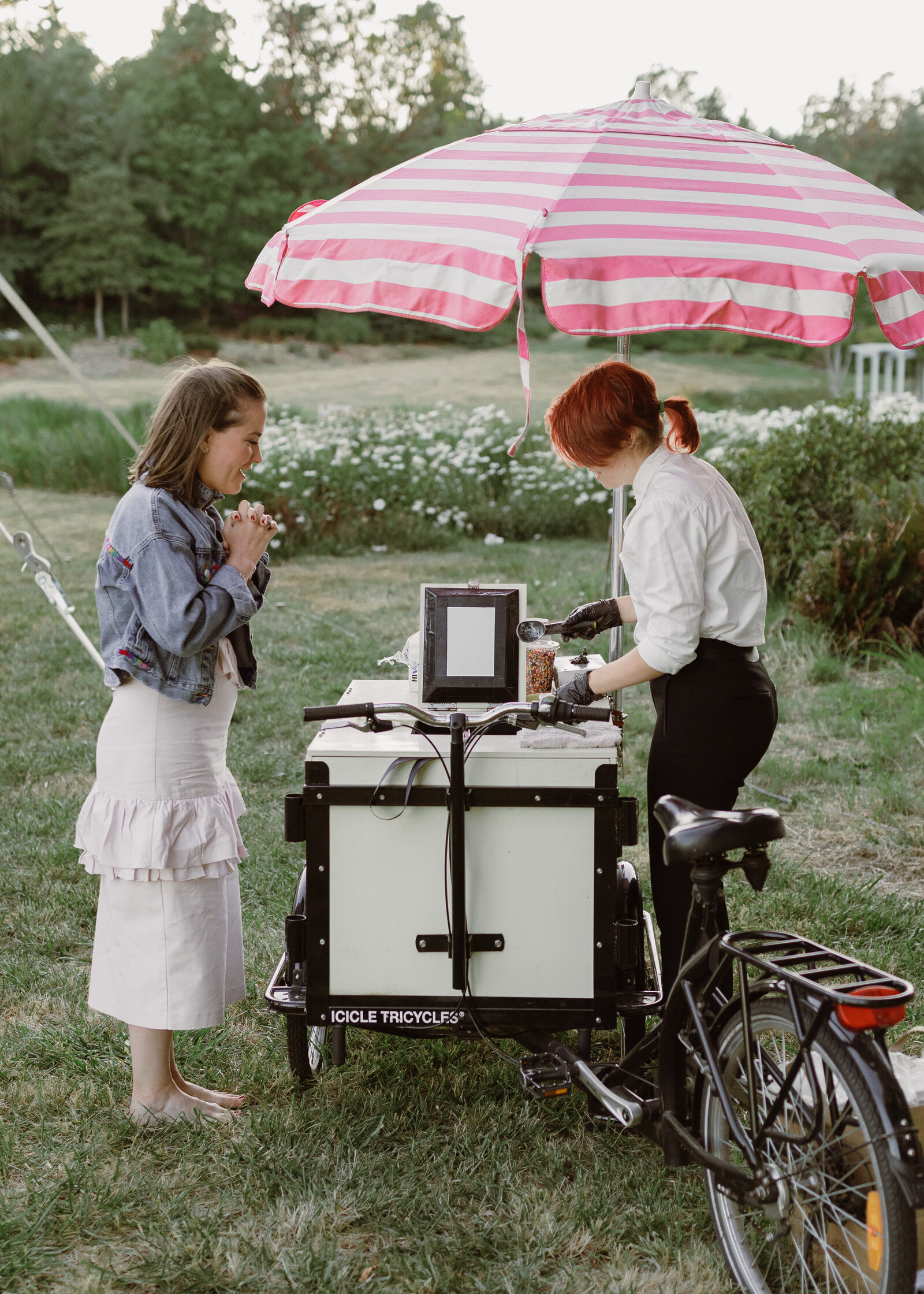 Ice cream served at a wedding at Vashon Field and Pond