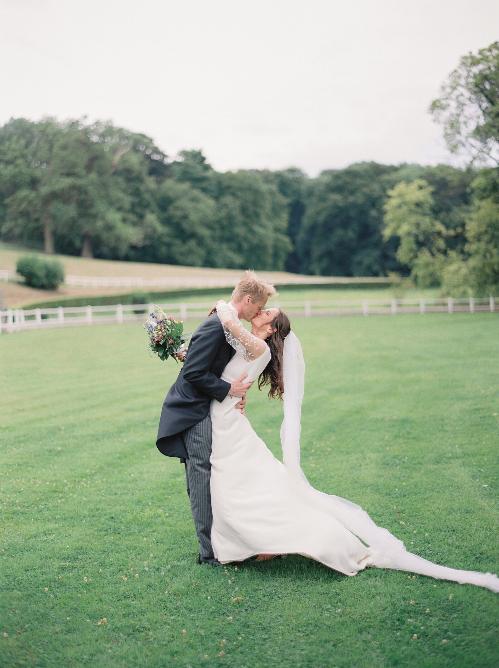 189-Olivia_Poncelet-Mariage-Chateau-de-la-Rocq-RH-HD-300