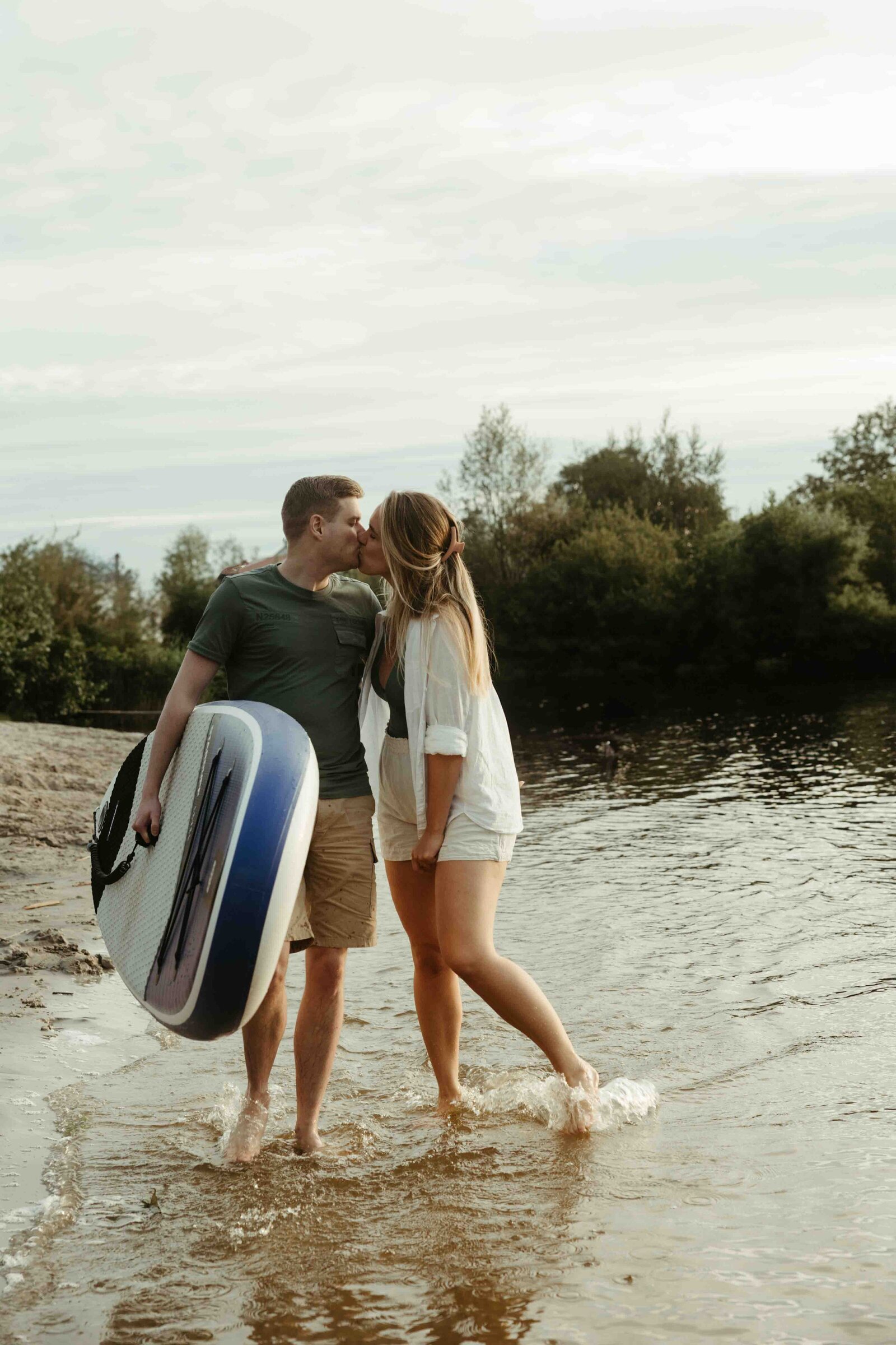 Get-framed-photographpy-couples-loveshoot-sup-preweddingshoot-goldenhour-coupleshoot-4