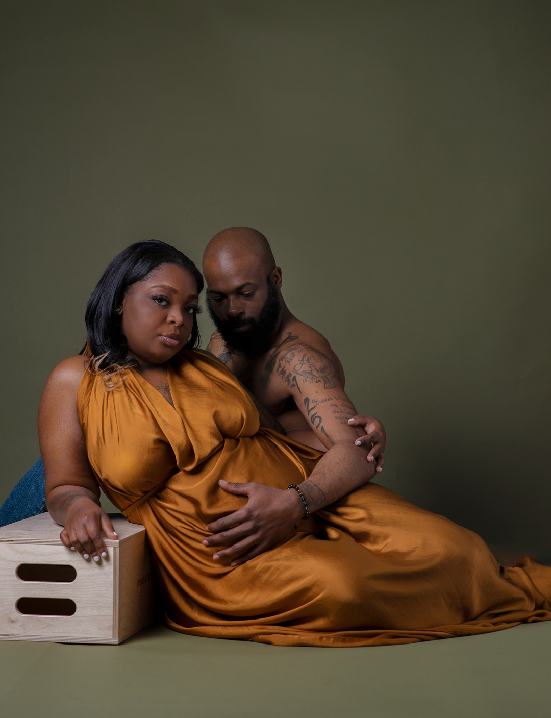 Maryland Maternity Photographer - Couple posing sitting on the floor