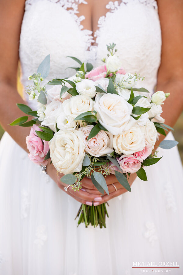 the-riverhouse-at-goodspeed-station-wedding-flowers-amber-floral-design-2